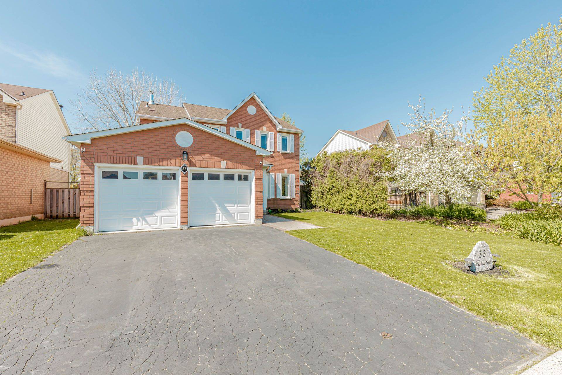 Hamilton, ON L8B 0H5,33 Meaghan ST