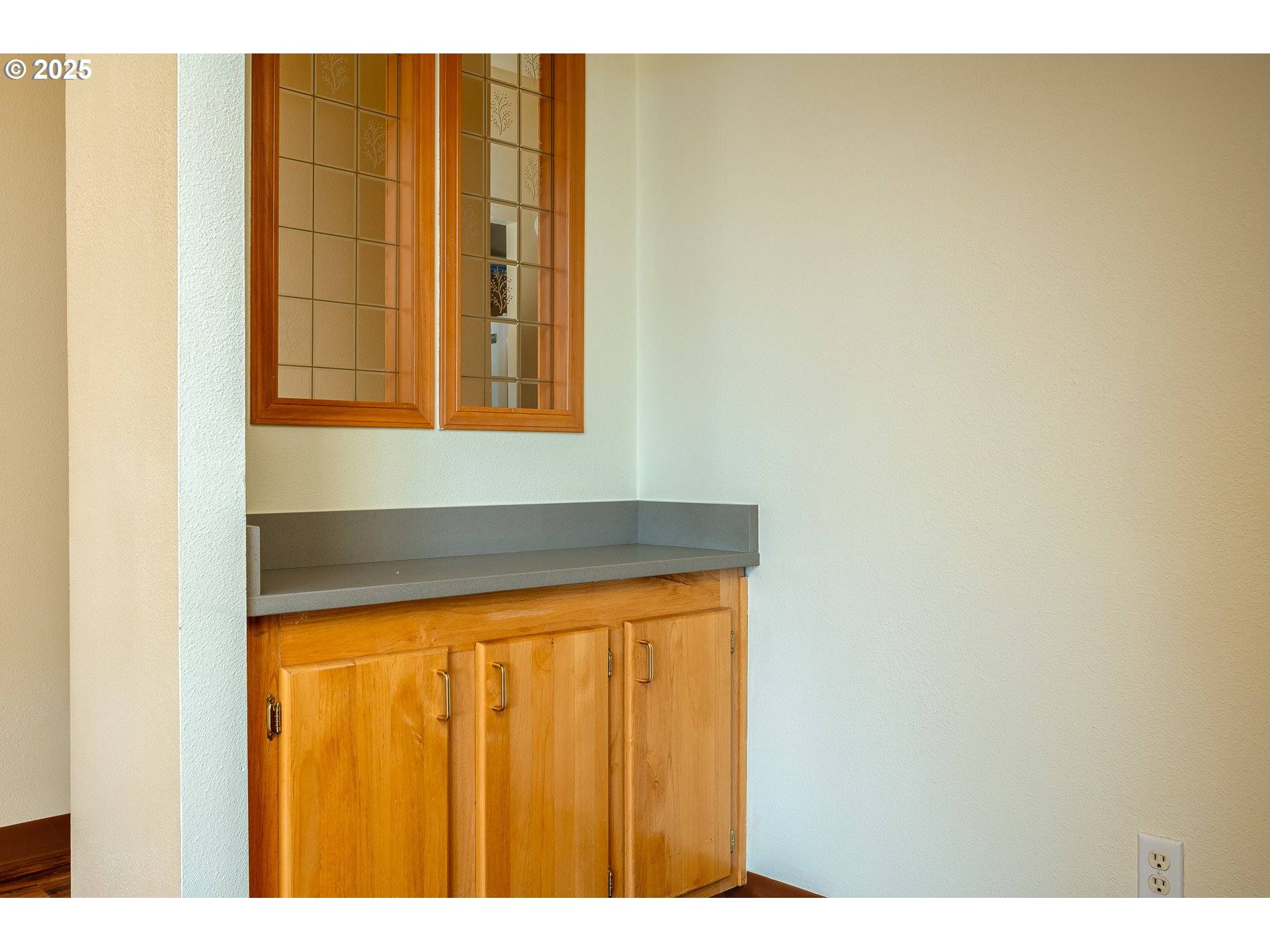 Salem, OR 97305,5574 43RD PL NE