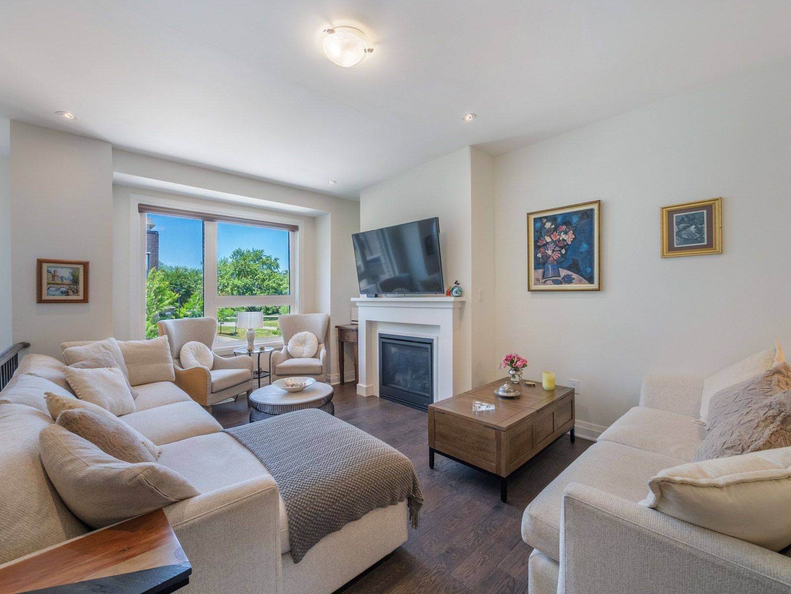 Toronto C13, ON M3B 0B4,23 Hollyhock CT