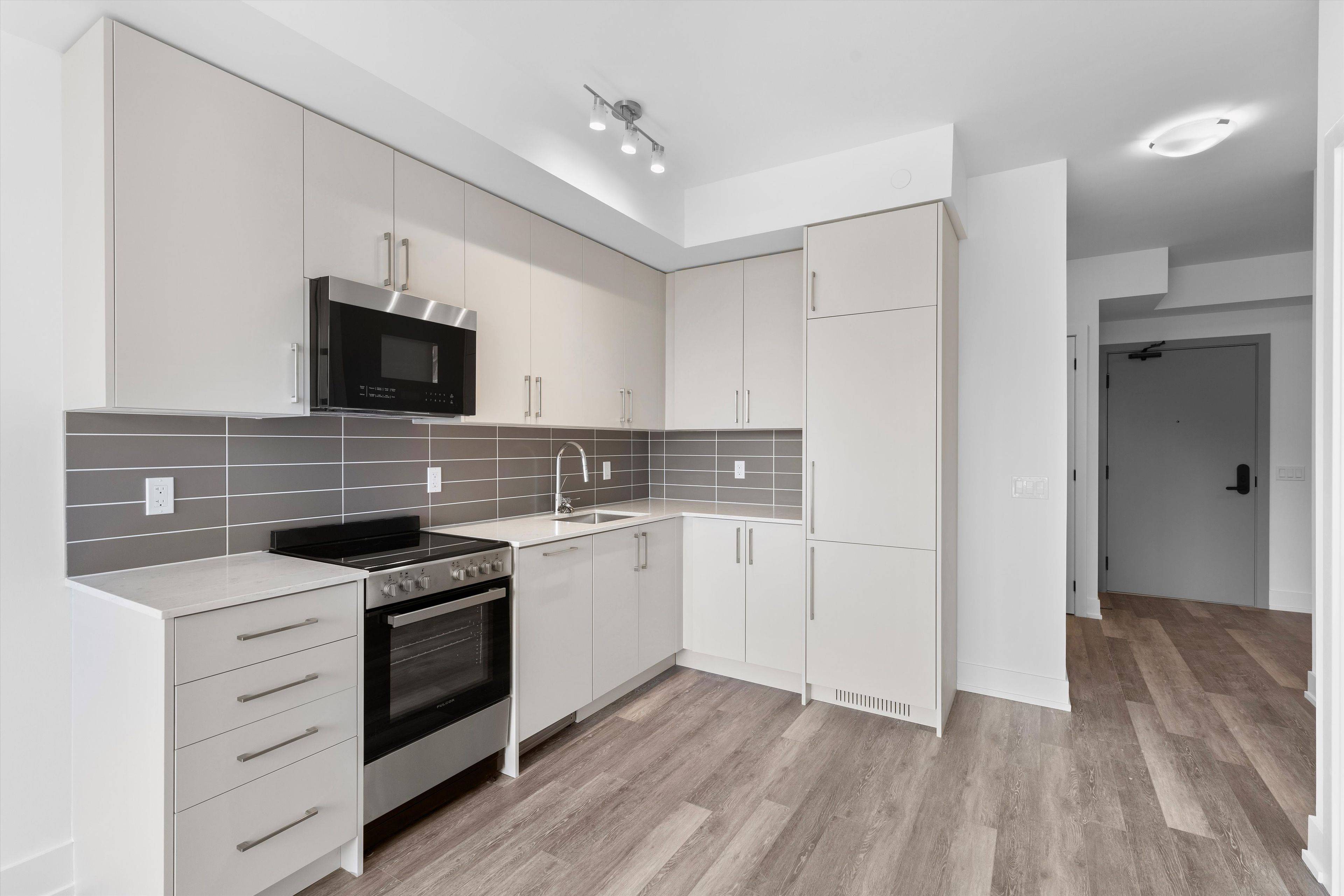 King, ON L7B 0R6,2075 King RD #202