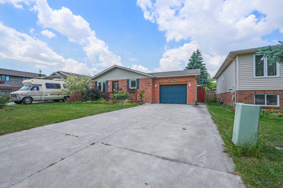 Chatham-kent, ON N0P 2L0,13 Massey DR