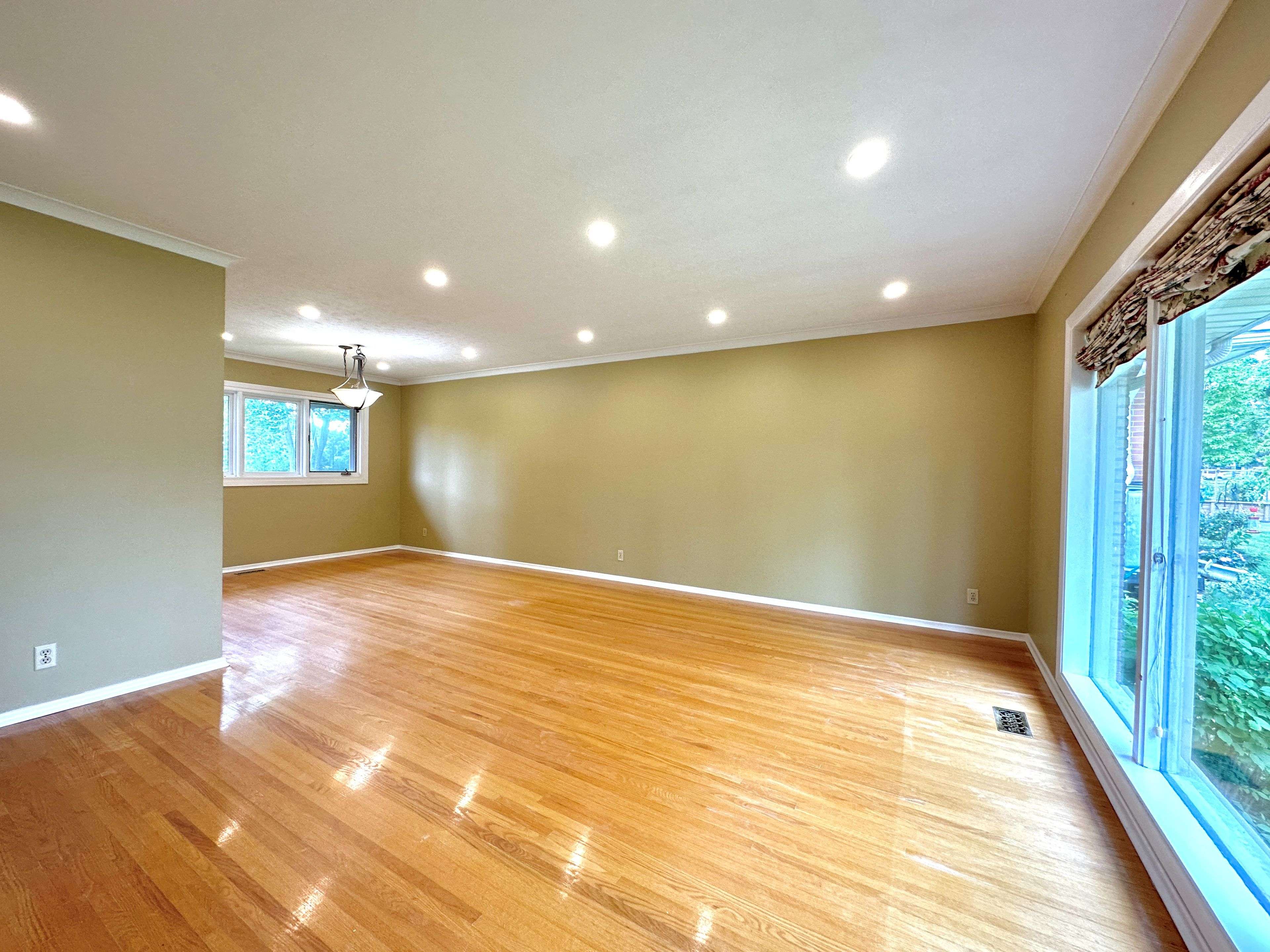 Kitchener, ON N2M 4G7,245 Forest Hill DR #Upper