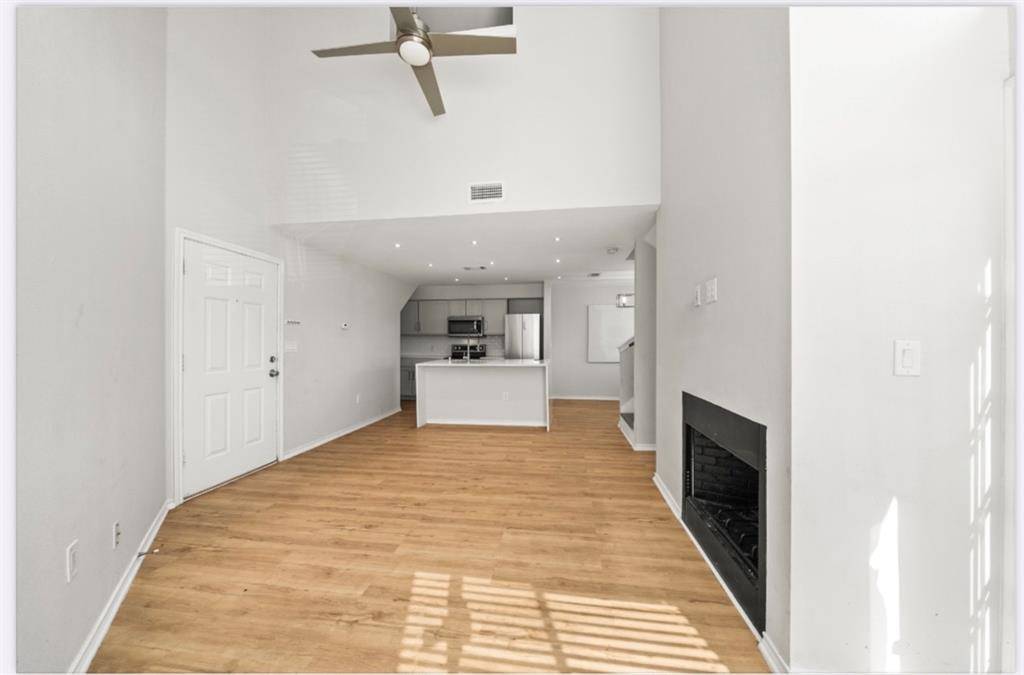 Dallas, TX 75243,9837 Walnut Street #207