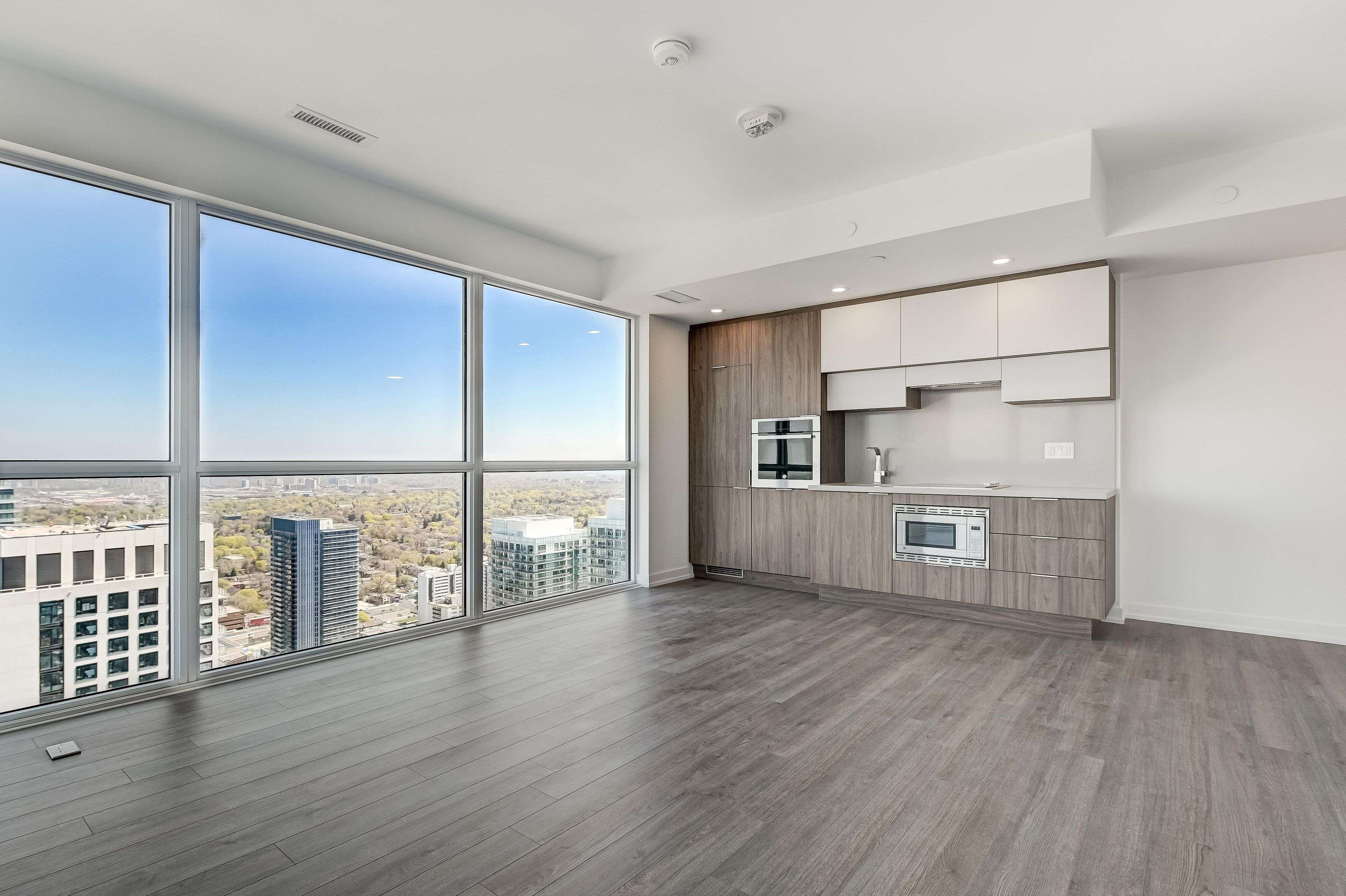 Toronto C10, ON M4P 0G1,39 Roehampton AVE #4209
