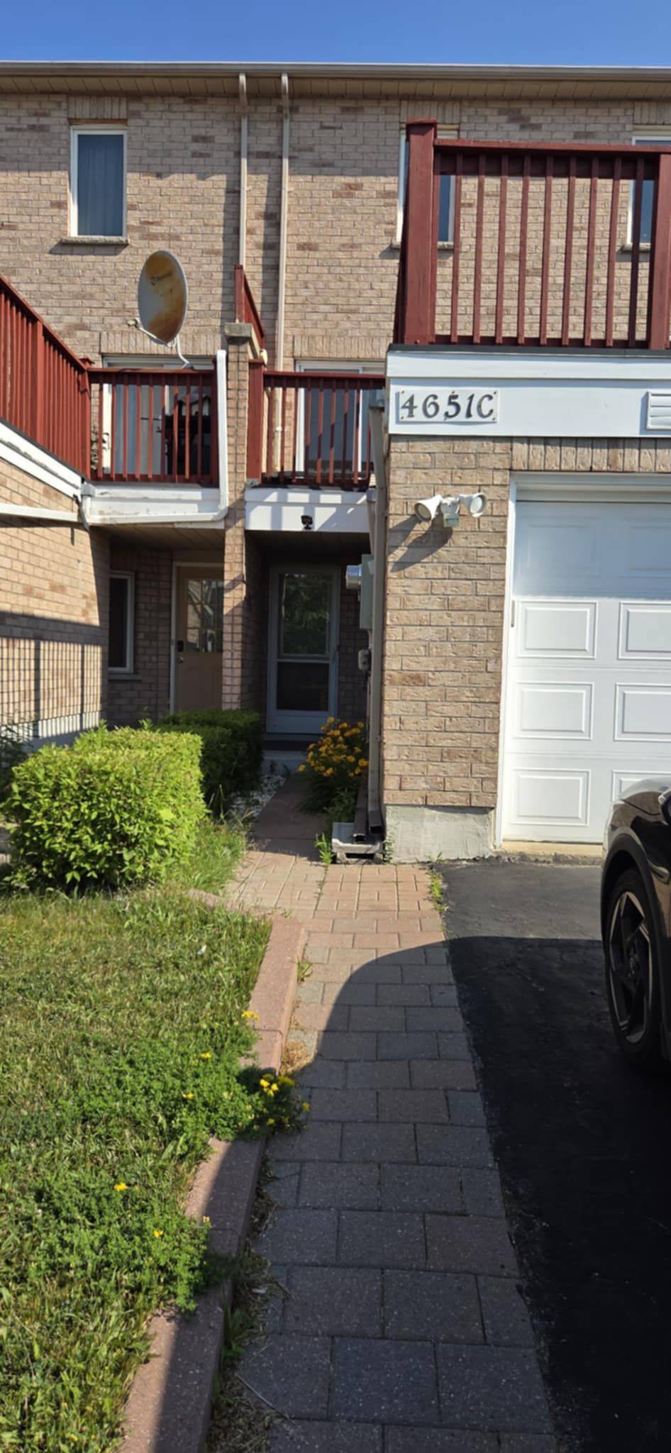 Toronto E10, ON M1E 2P8,4651C Kingston RD #Main Level