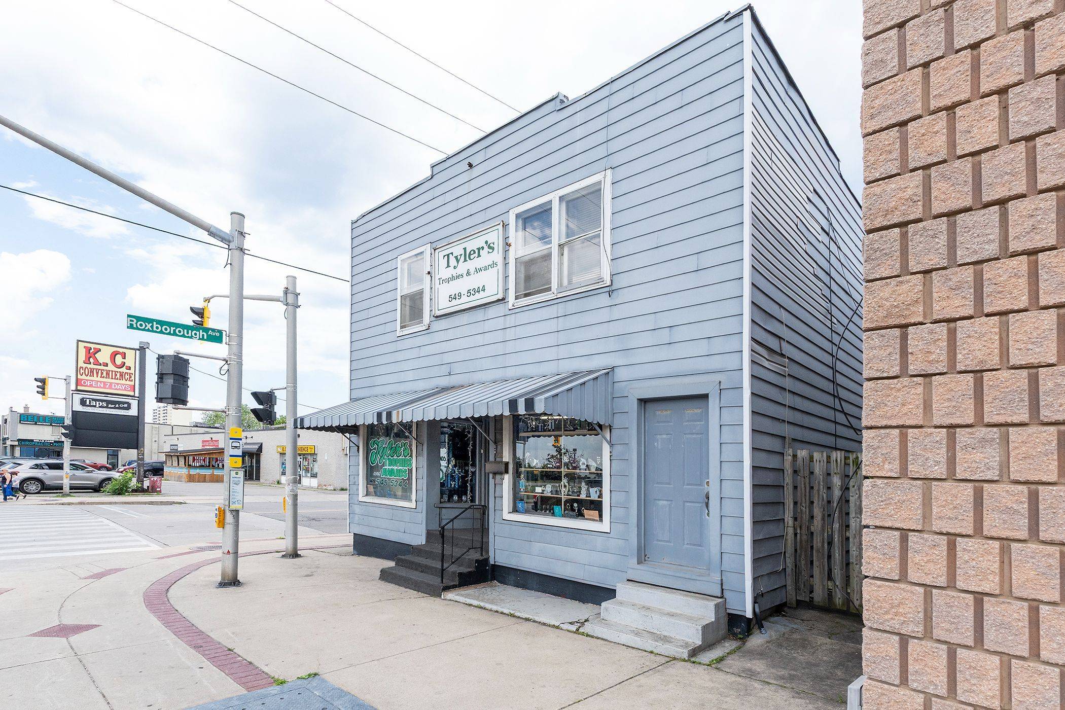 Hamilton, ON L8H 5W9,124 Parkdale AVE N