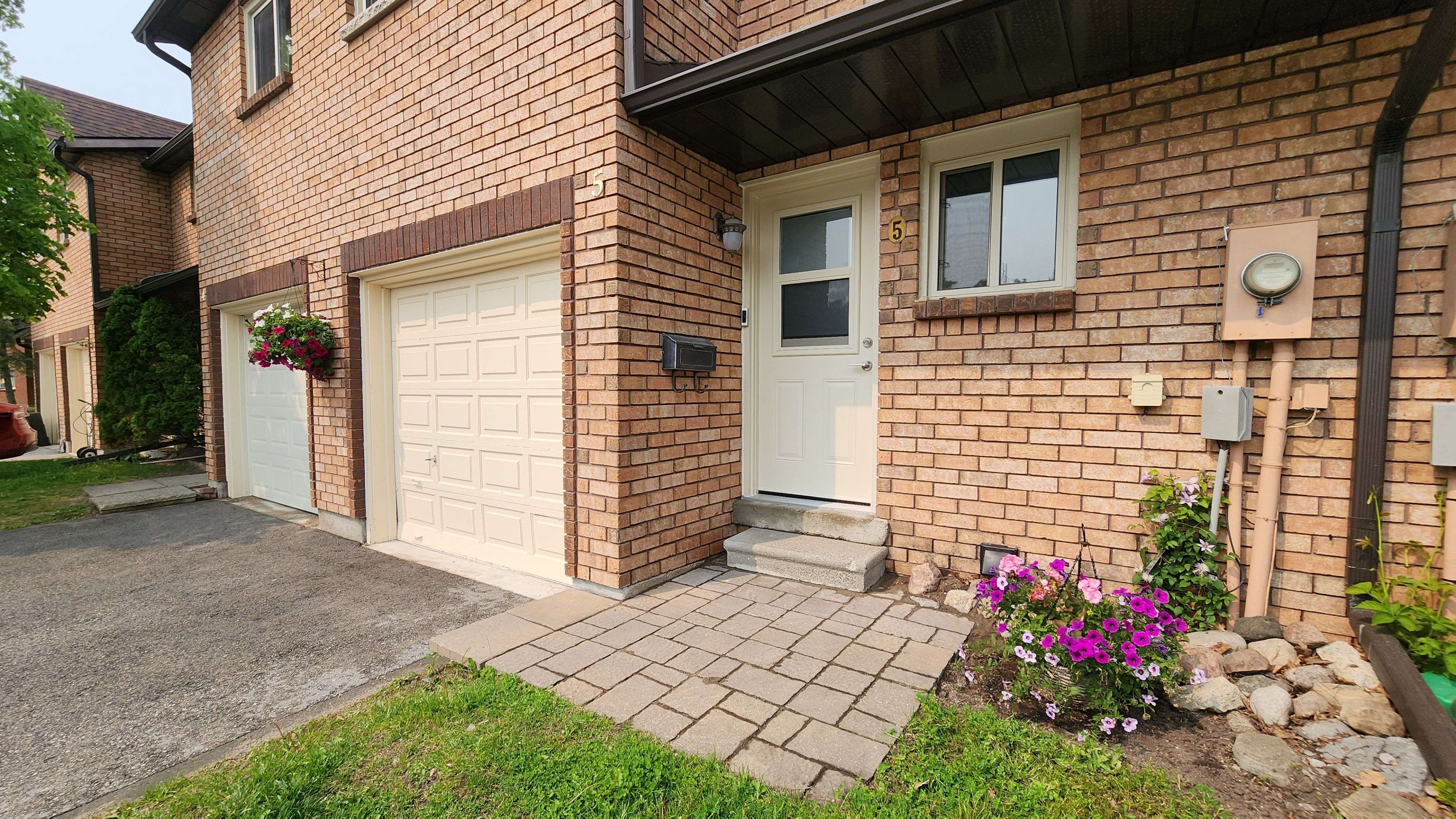 Barrie, ON L4N 6W7,5 Evergreen CT