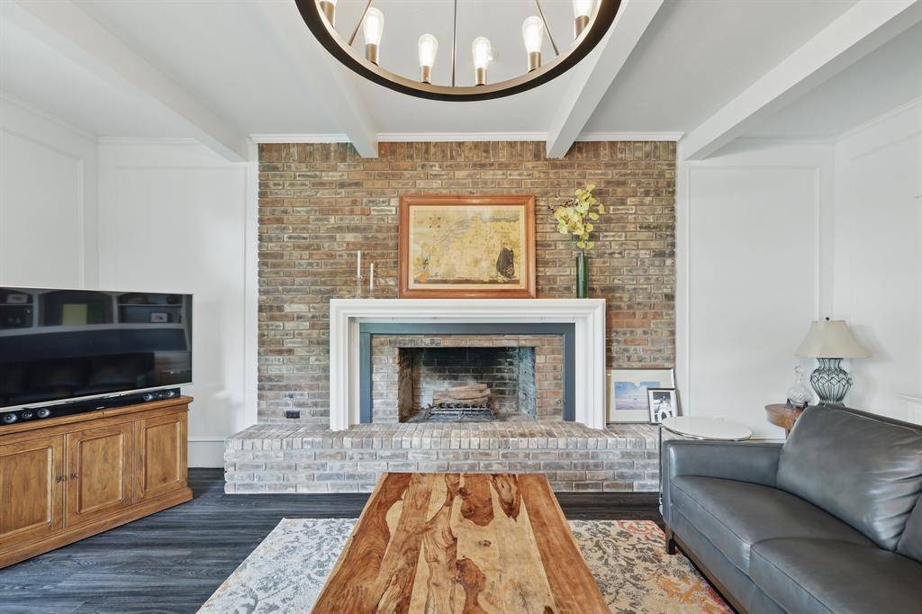 Dallas, TX 75248,7219 Crooked Oak Drive
