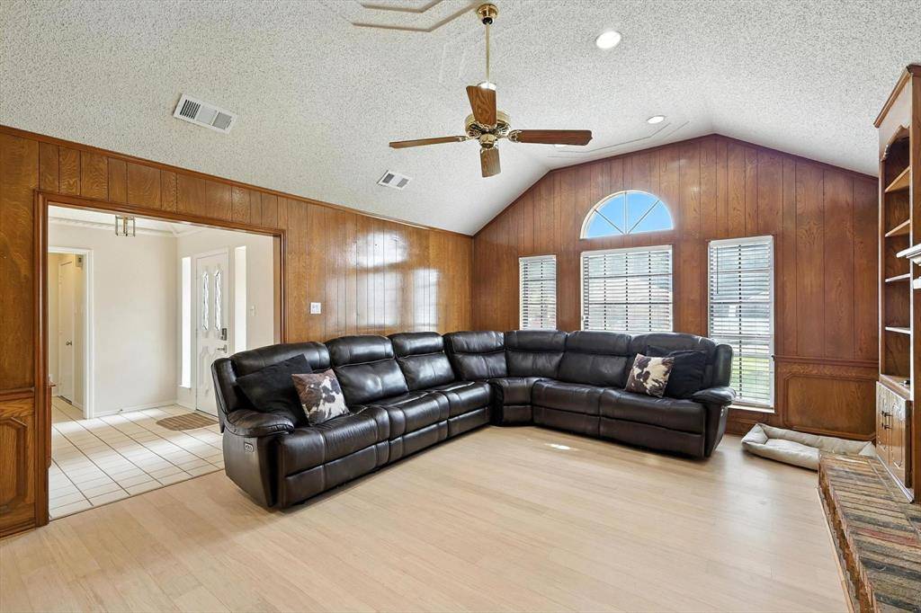 Bedford, TX 76022,2613 New Bedford Court