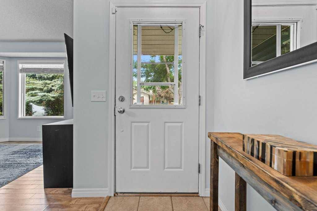 Calgary, AB T2Y 1Y9,95 Shawglen WAY SW