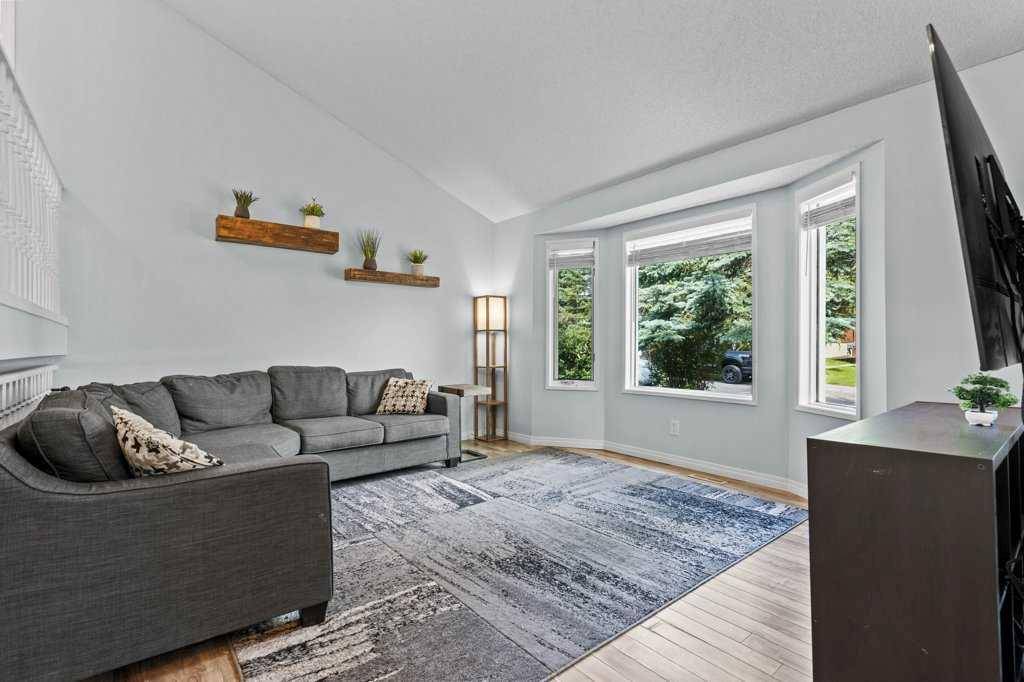 Calgary, AB T2Y 1Y9,95 Shawglen WAY SW