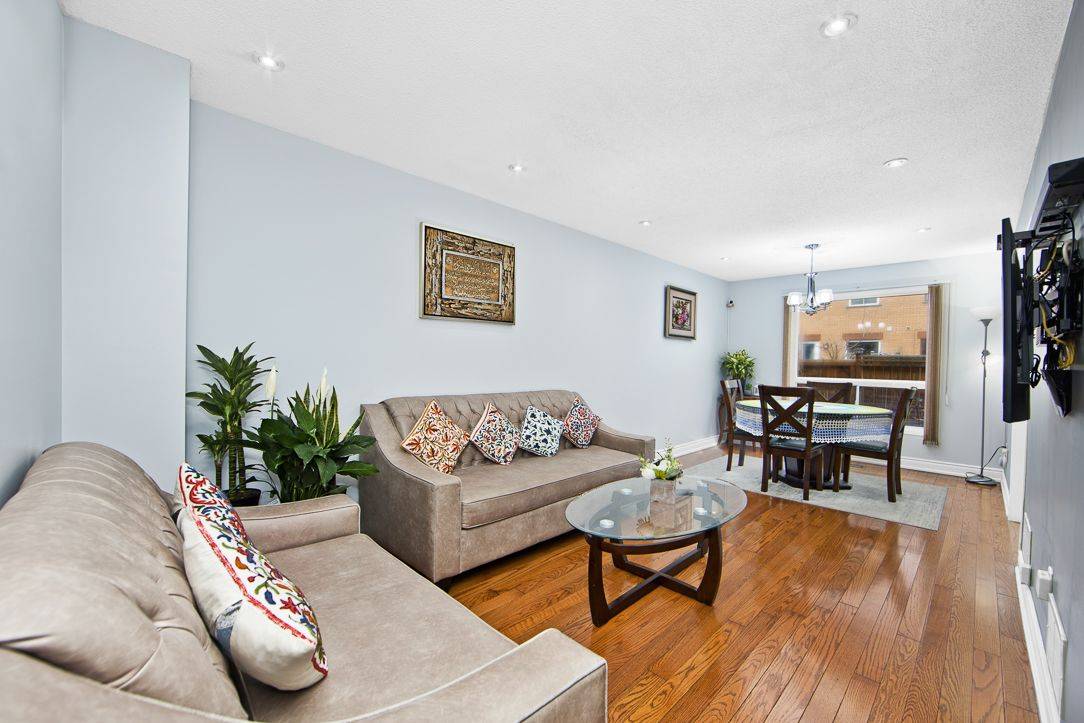Mississauga, ON L5R 3S8,550 Steddick CT #40