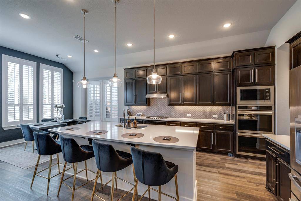 Waxahachie, TX 75165,512 Country Meadows Boulevard