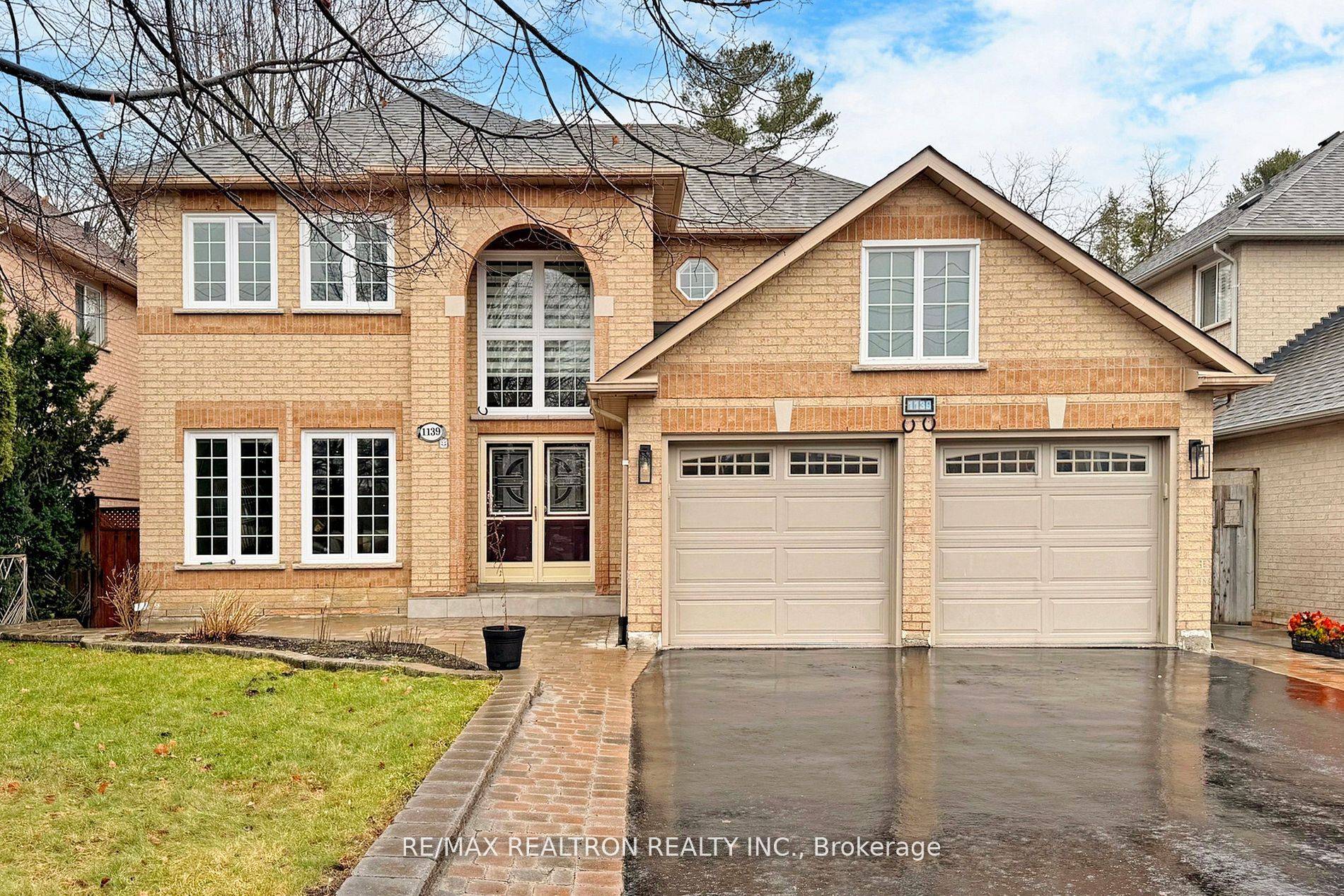 Pickering, ON L1X 2T8,1139 Gossamer DR
