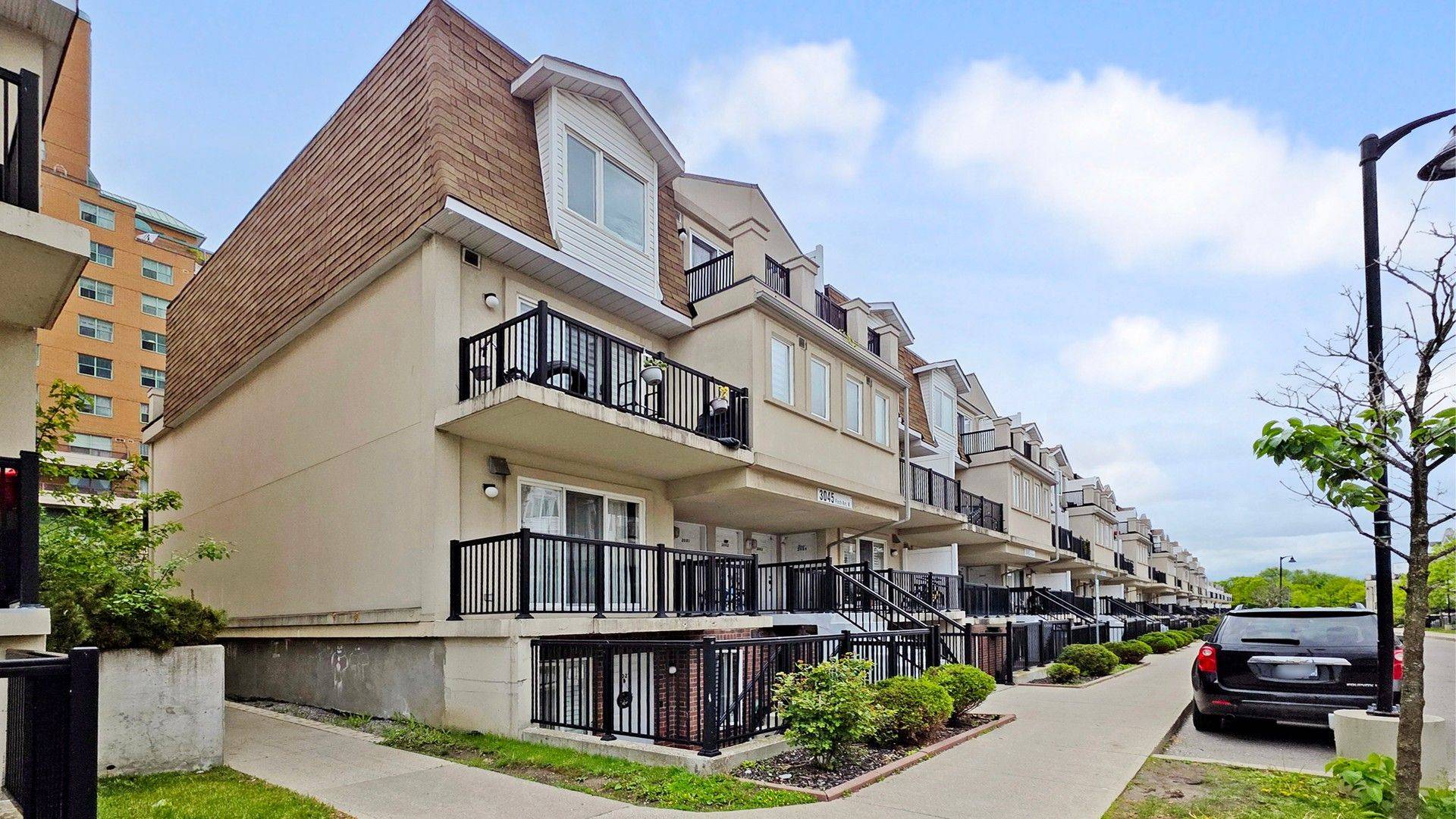Toronto W05, ON M9M 0A5,3045 Finch AVE W #1028