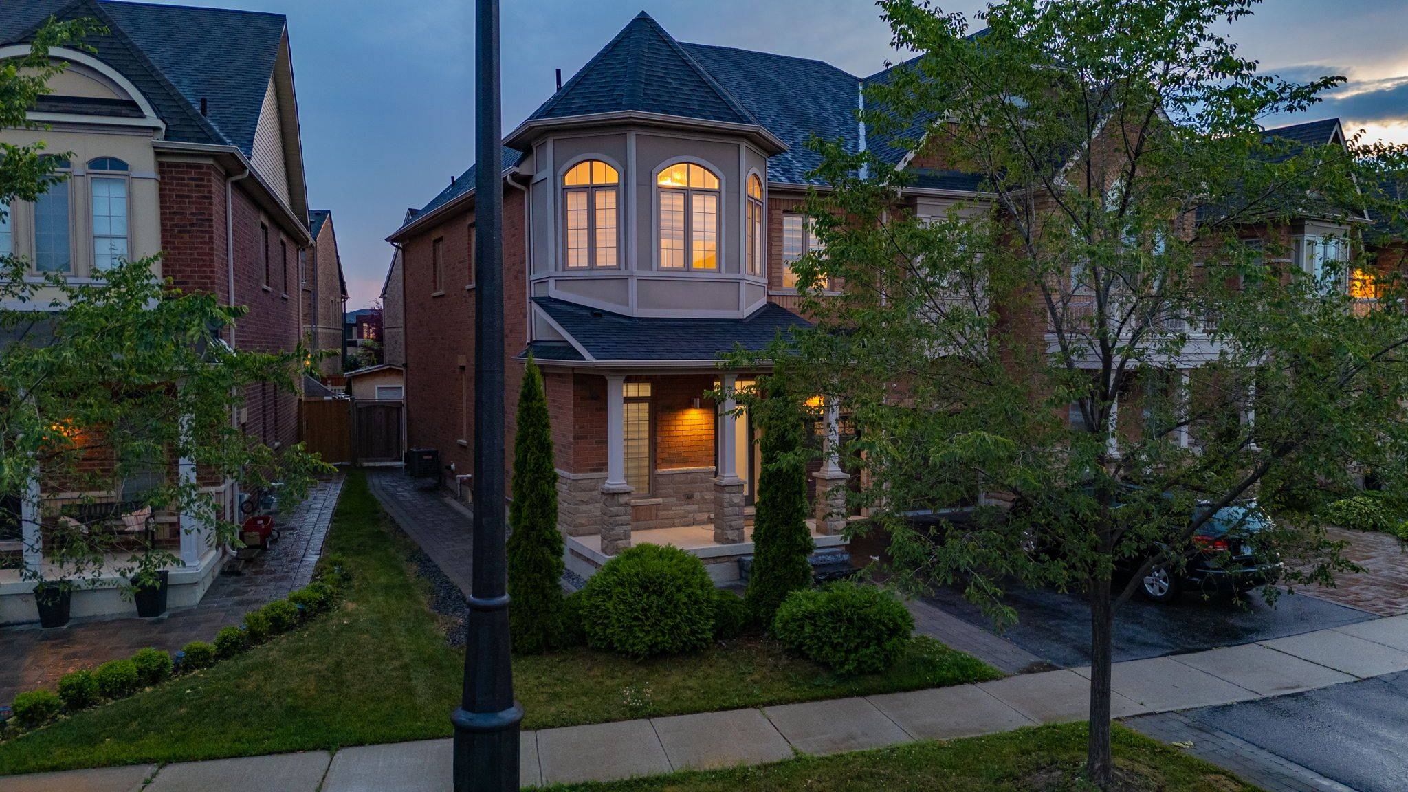 Vaughan, ON L4H 3Y5,22 Killington AVE