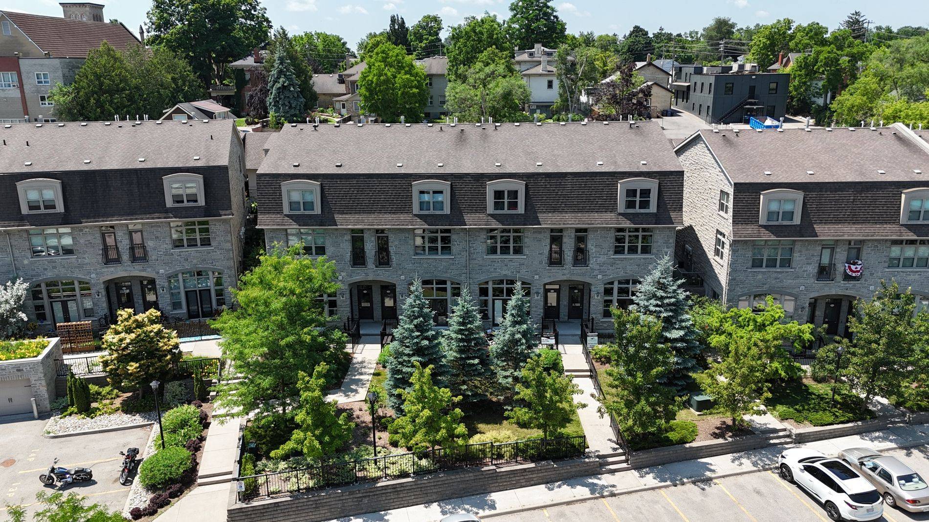 Guelph, ON N1H 0A4,74A Cardigan ST