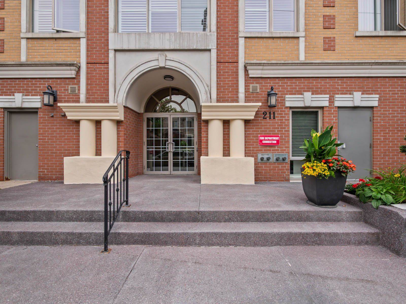 Toronto C11, ON M4G 4H1,211 Randolph RD #413