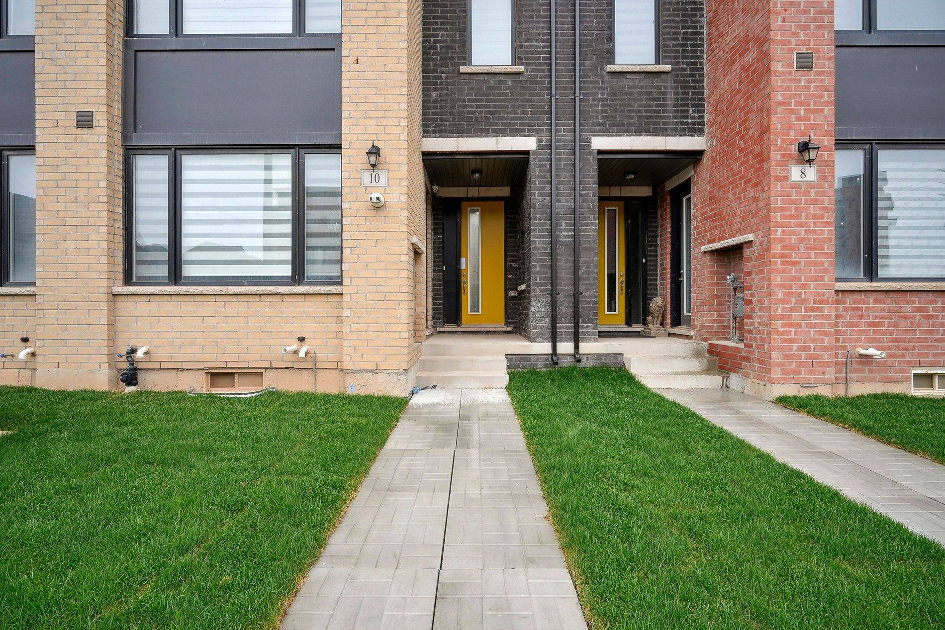 Oakville, ON L6H 0Z8,10 Marvin AVE