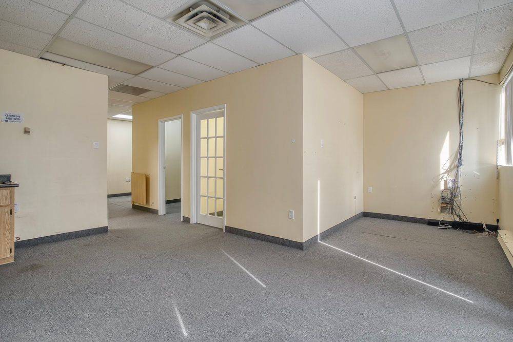 Toronto C01, ON M5T 2E7,302 Spadina AVE #205+206