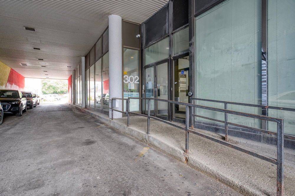 Toronto C01, ON M5T 2E7,302 Spadina AVE #205+206