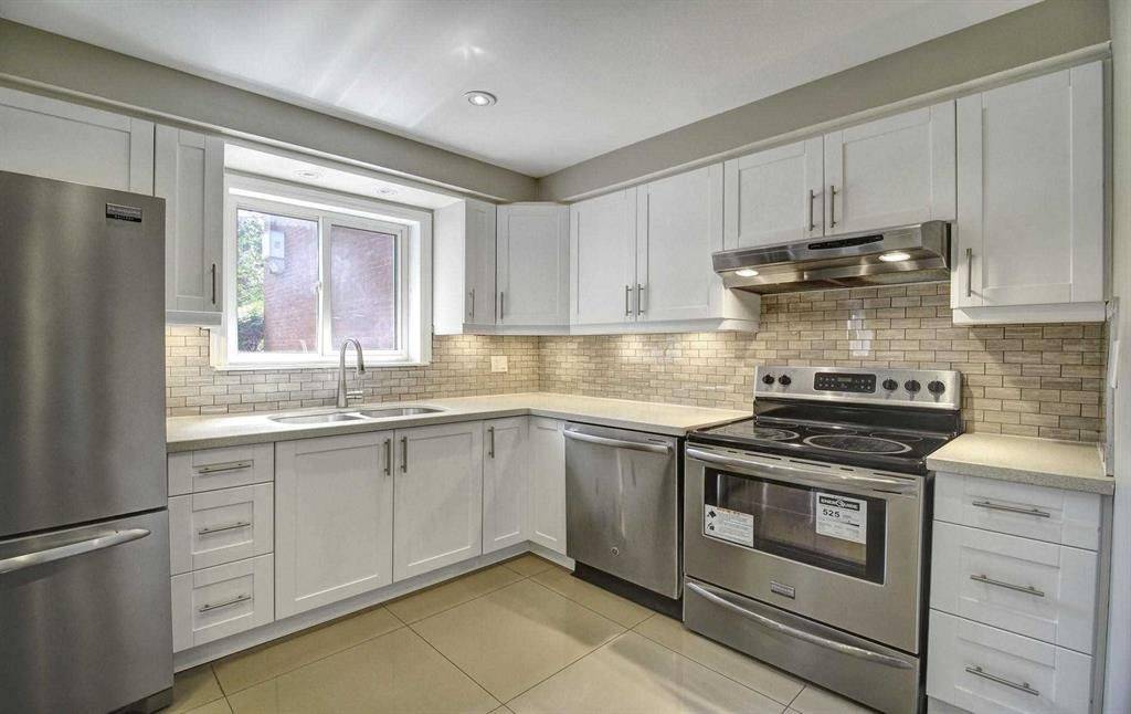 Toronto C15, ON M2J 2C5,15 Esterbrooke AVE #132
