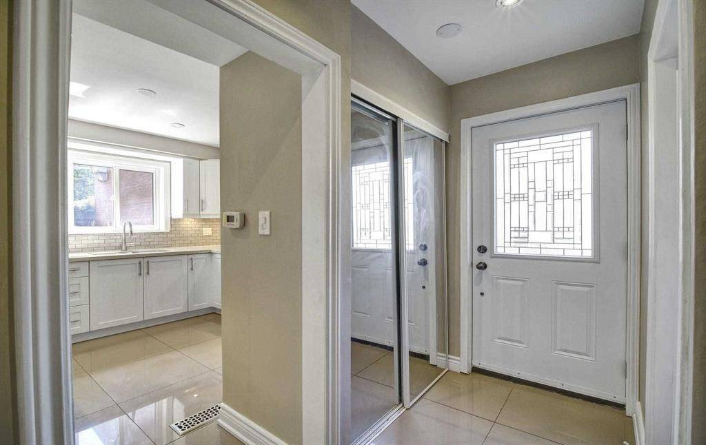 Toronto C15, ON M2J 2C5,15 Esterbrooke AVE #132