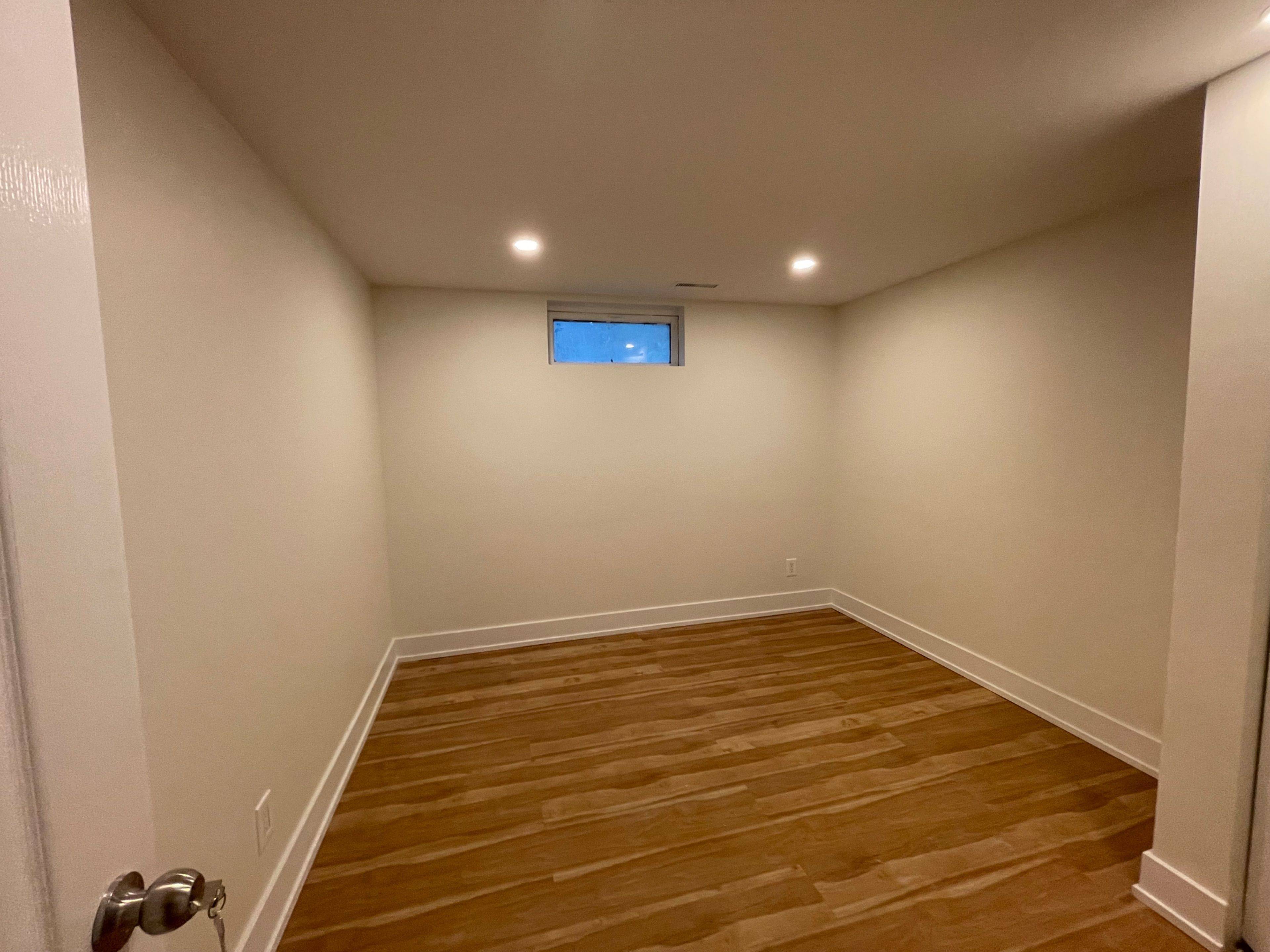 Pickering, ON L1W 2L2,954 Timmins Gdns GDNS N #2BR Basemnt