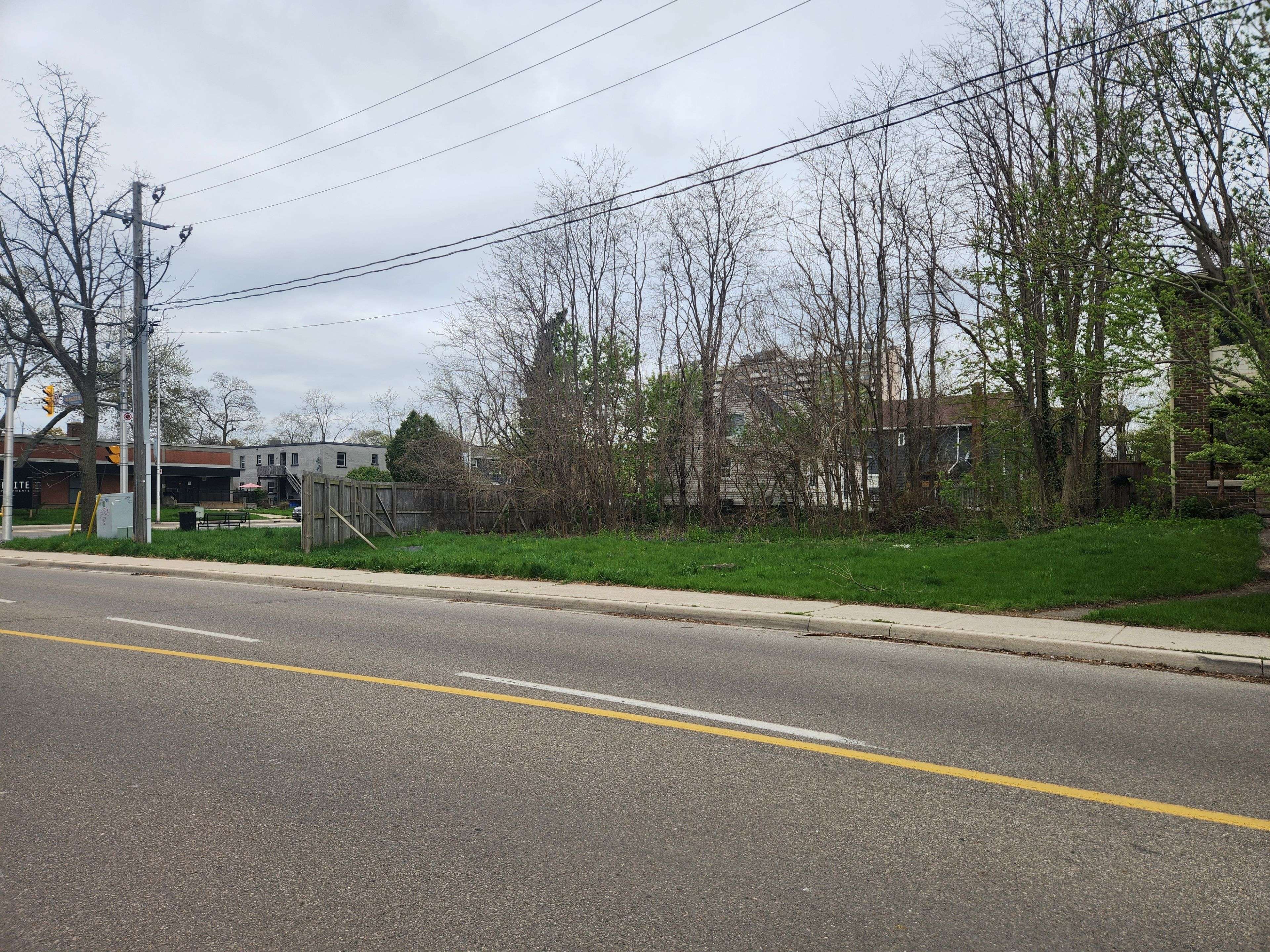 Burlington, ON L7R 2H4,685 Brant ST