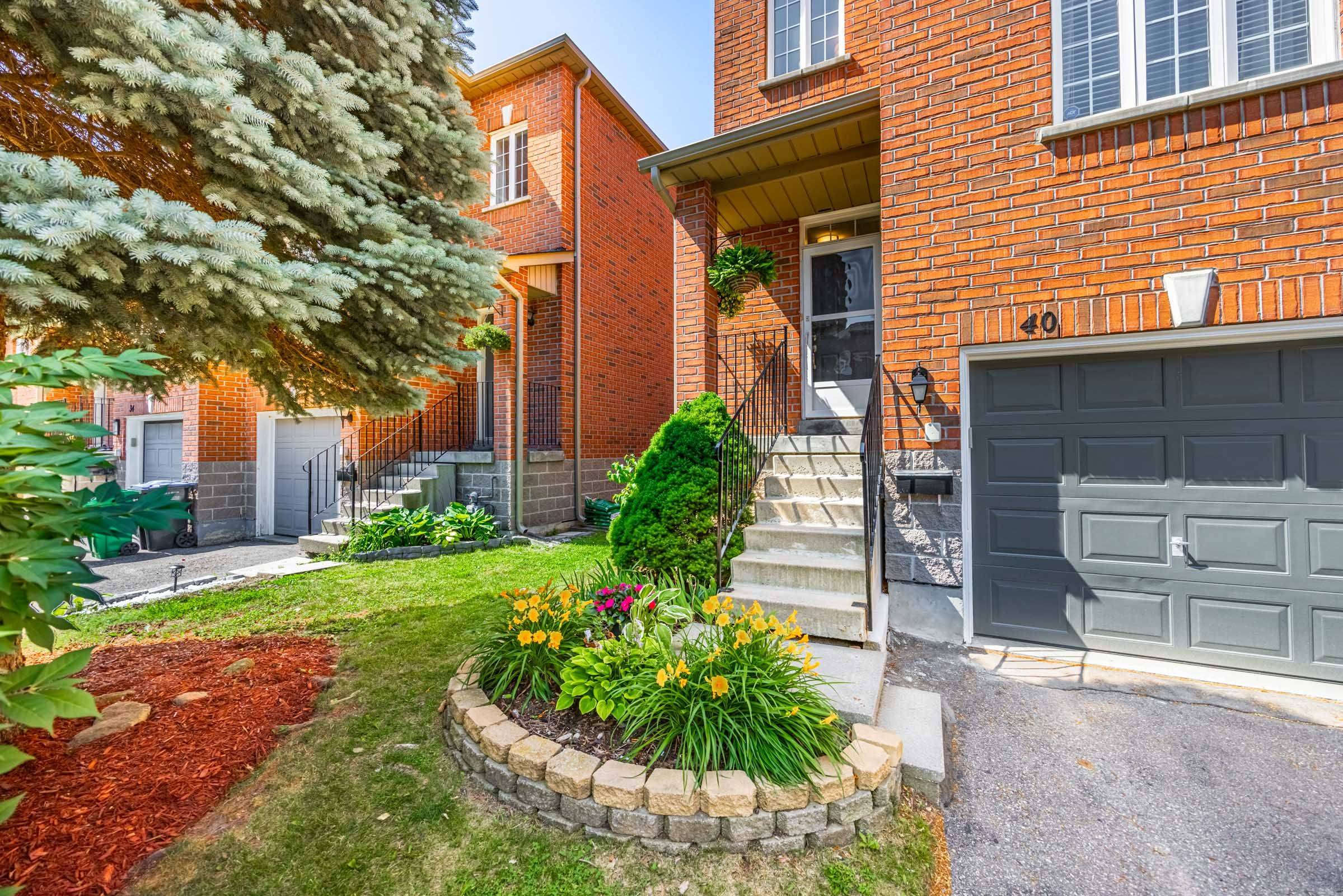 Brampton, ON L6X 5A1,120 Railroad ST #40