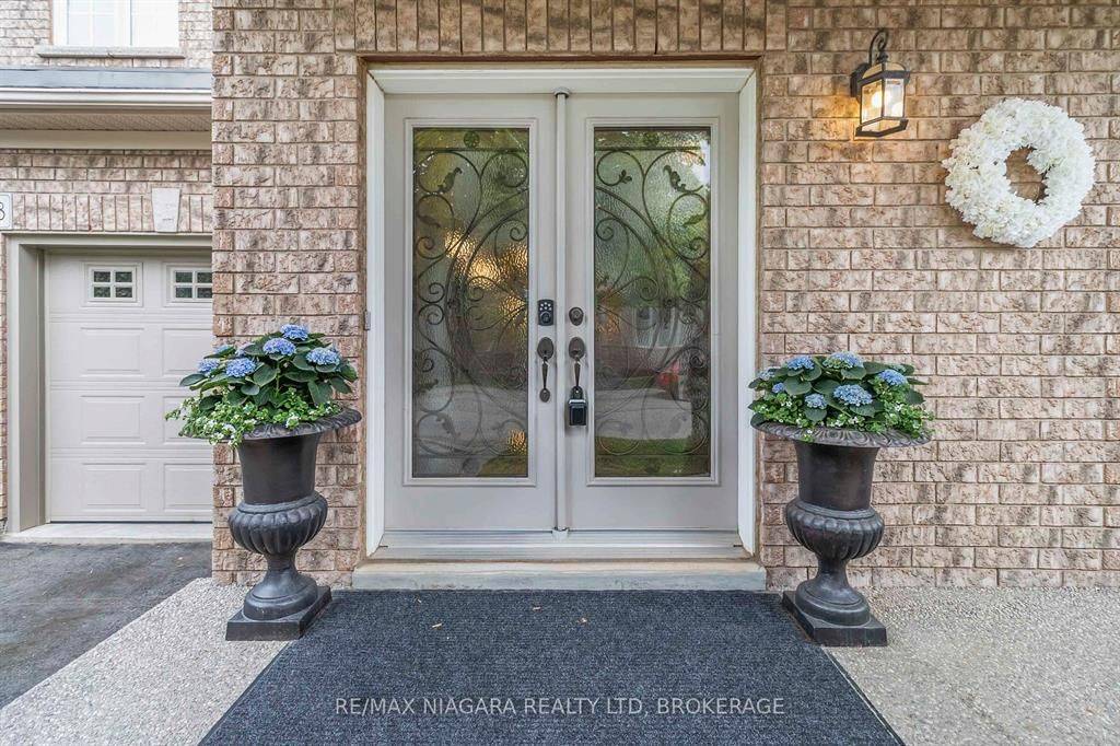 Burlington, ON L7L 7M7,2468 Whitehorn DR