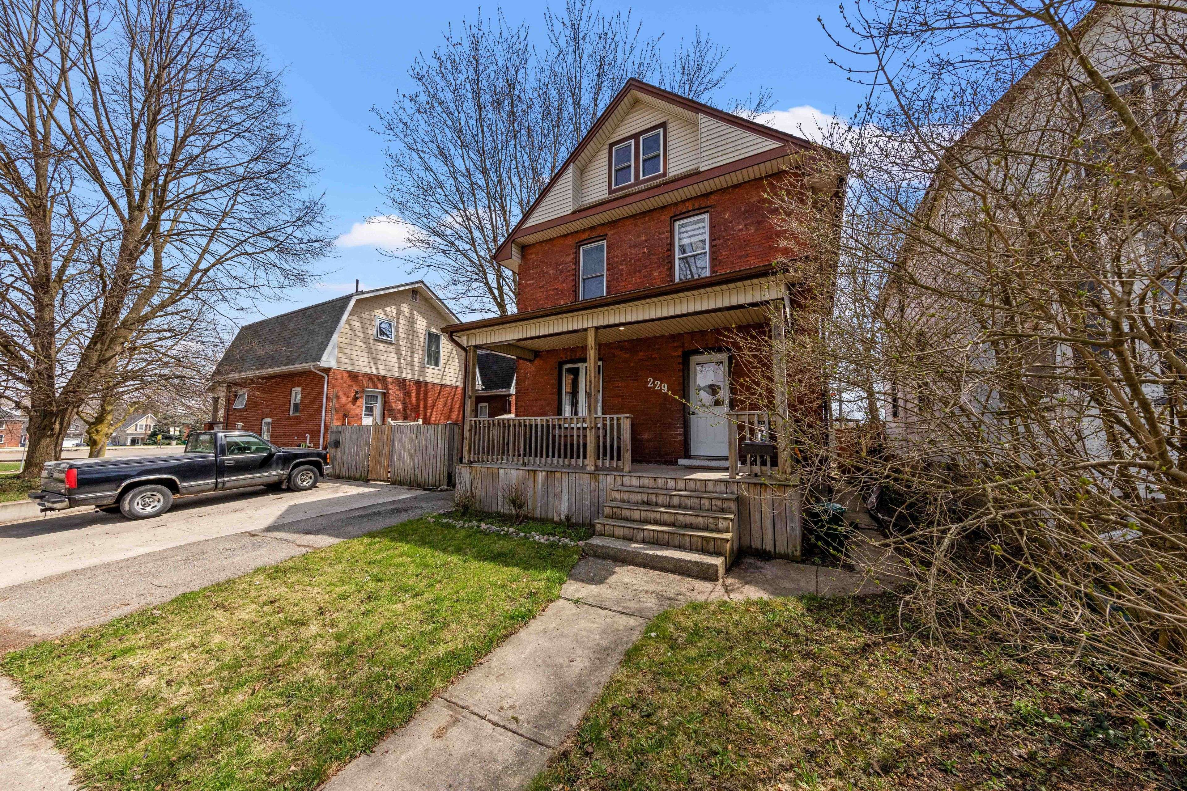 Stratford, ON N5A 4G1,229 Nile ST
