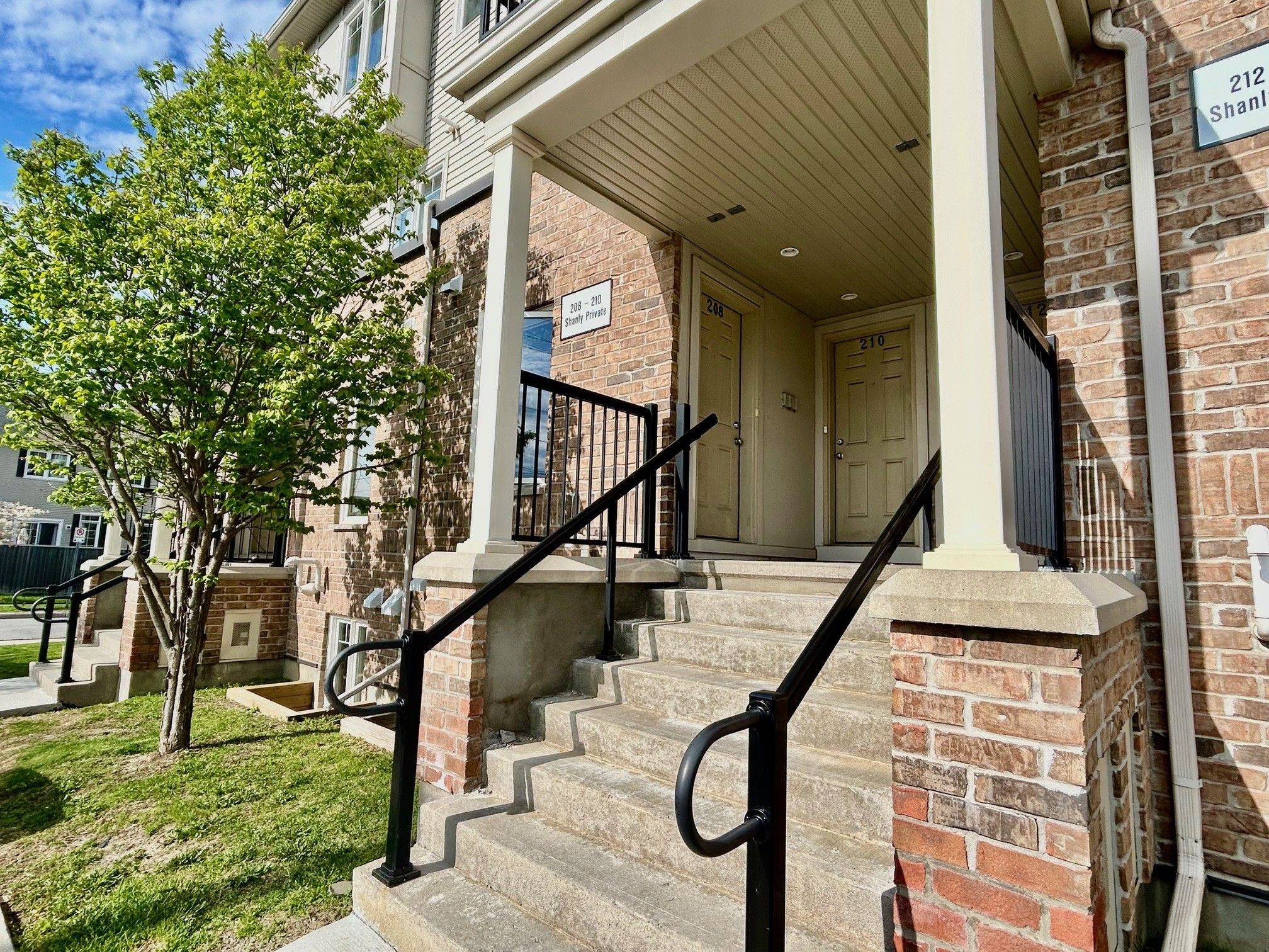 Barrhaven, ON K2J 5X6,208 Shanly Private