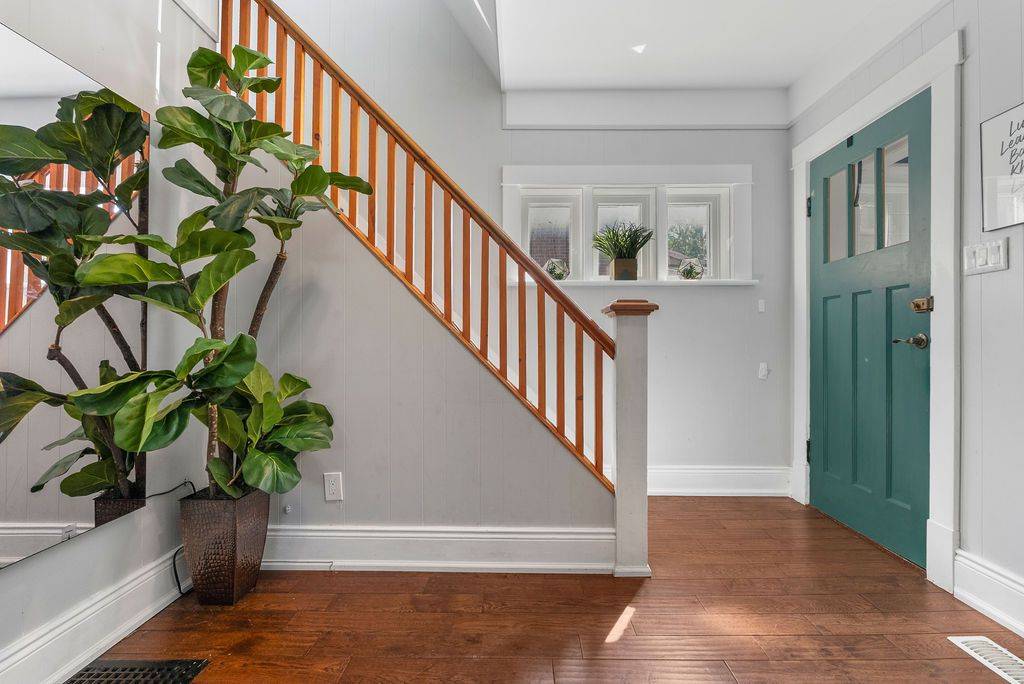 Kawartha Lakes, ON K9V 3T3,86 Colborne ST W