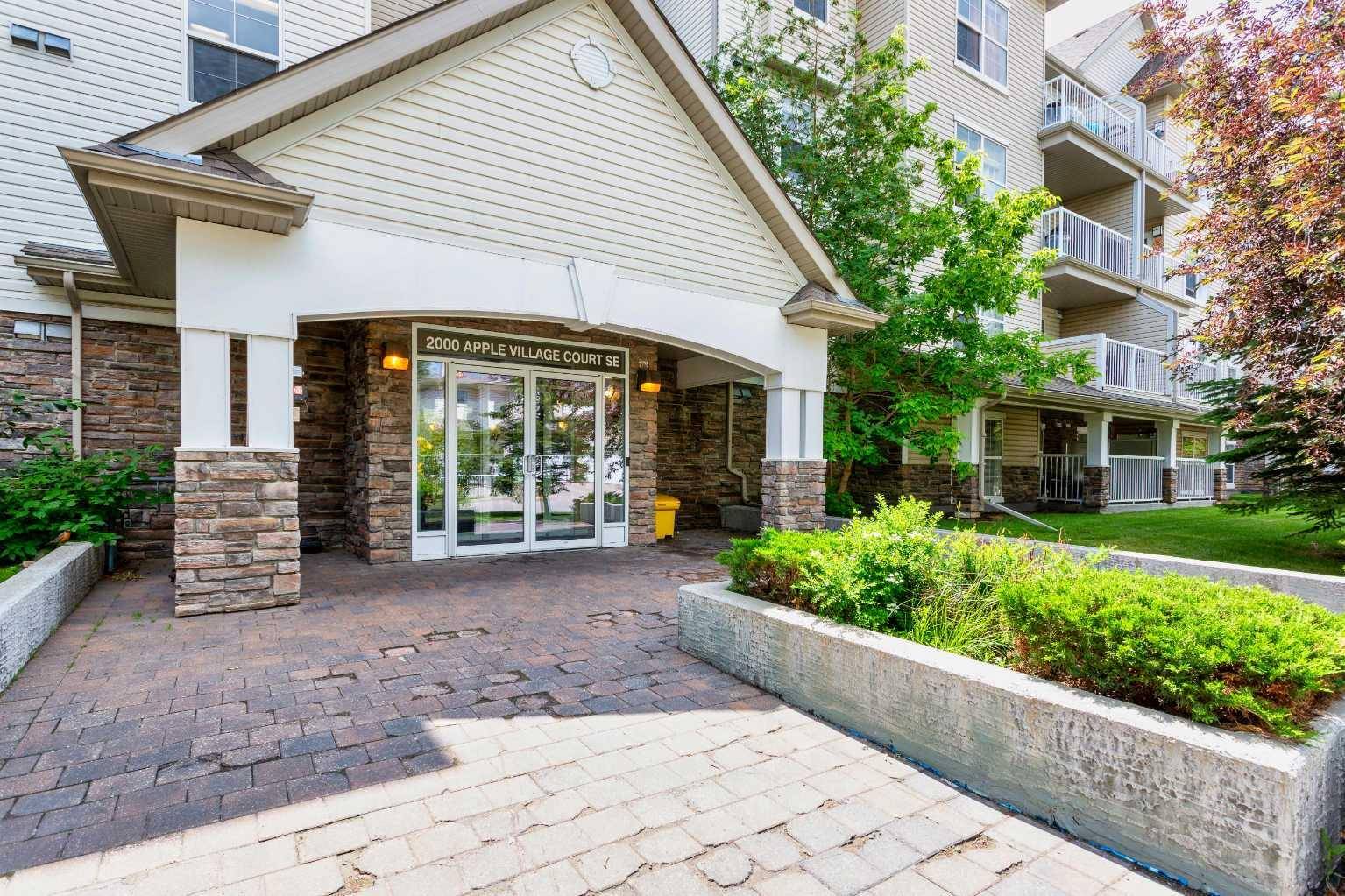 Calgary, AB T2A 7Z4,2000 Applevillage CT SE #210