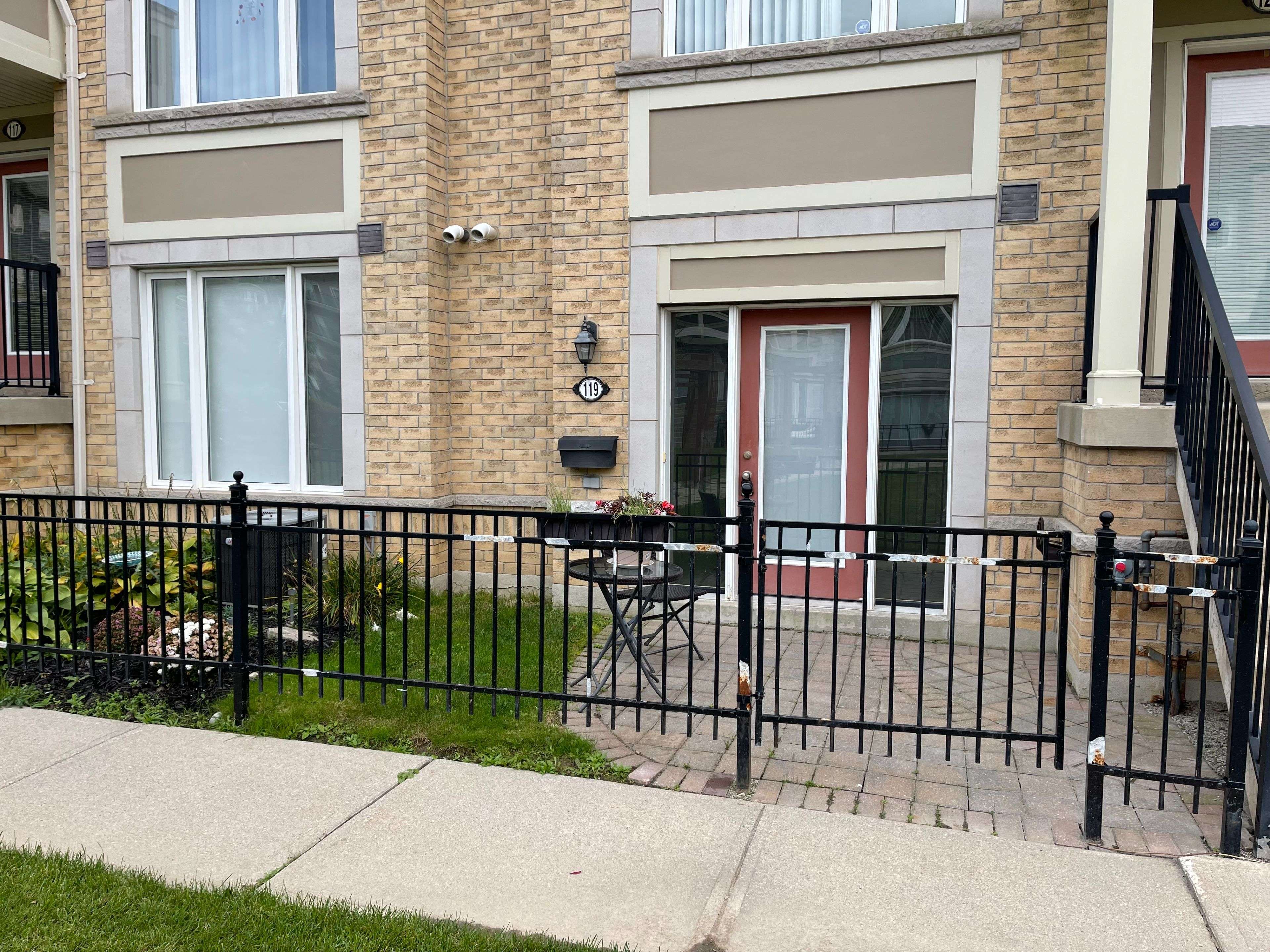 Mississauga, ON L5M 0P5,3050 ERIN CENTRE BLVD #119