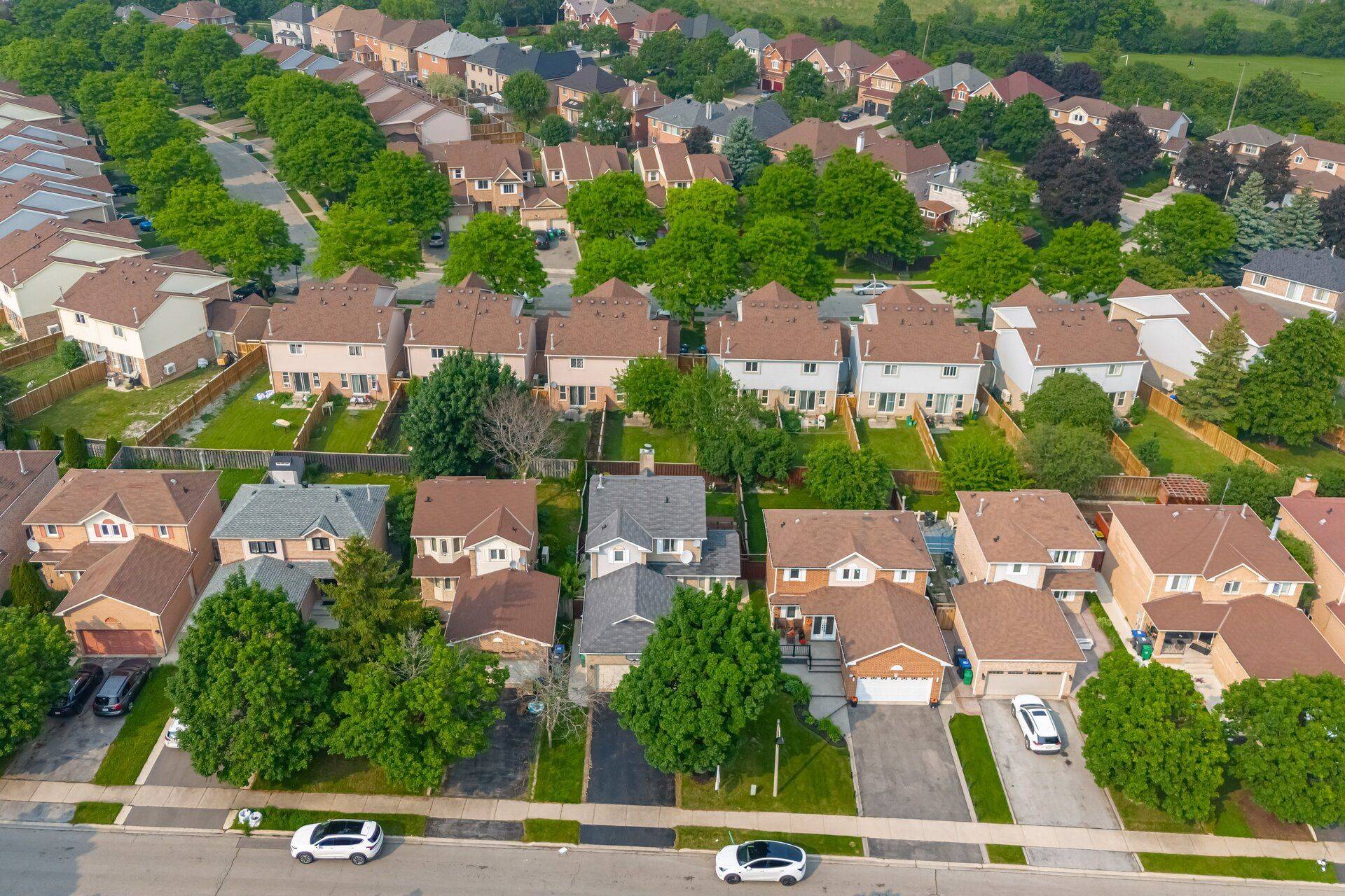 Brampton, ON L6Y 4T9,16 Vivians CRES