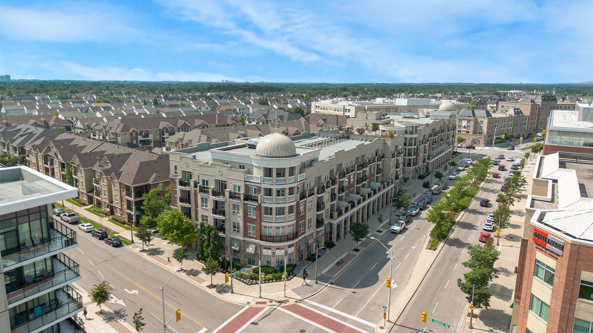 Oakville, ON L6H 7S8,216 Oak Park BLVD #304