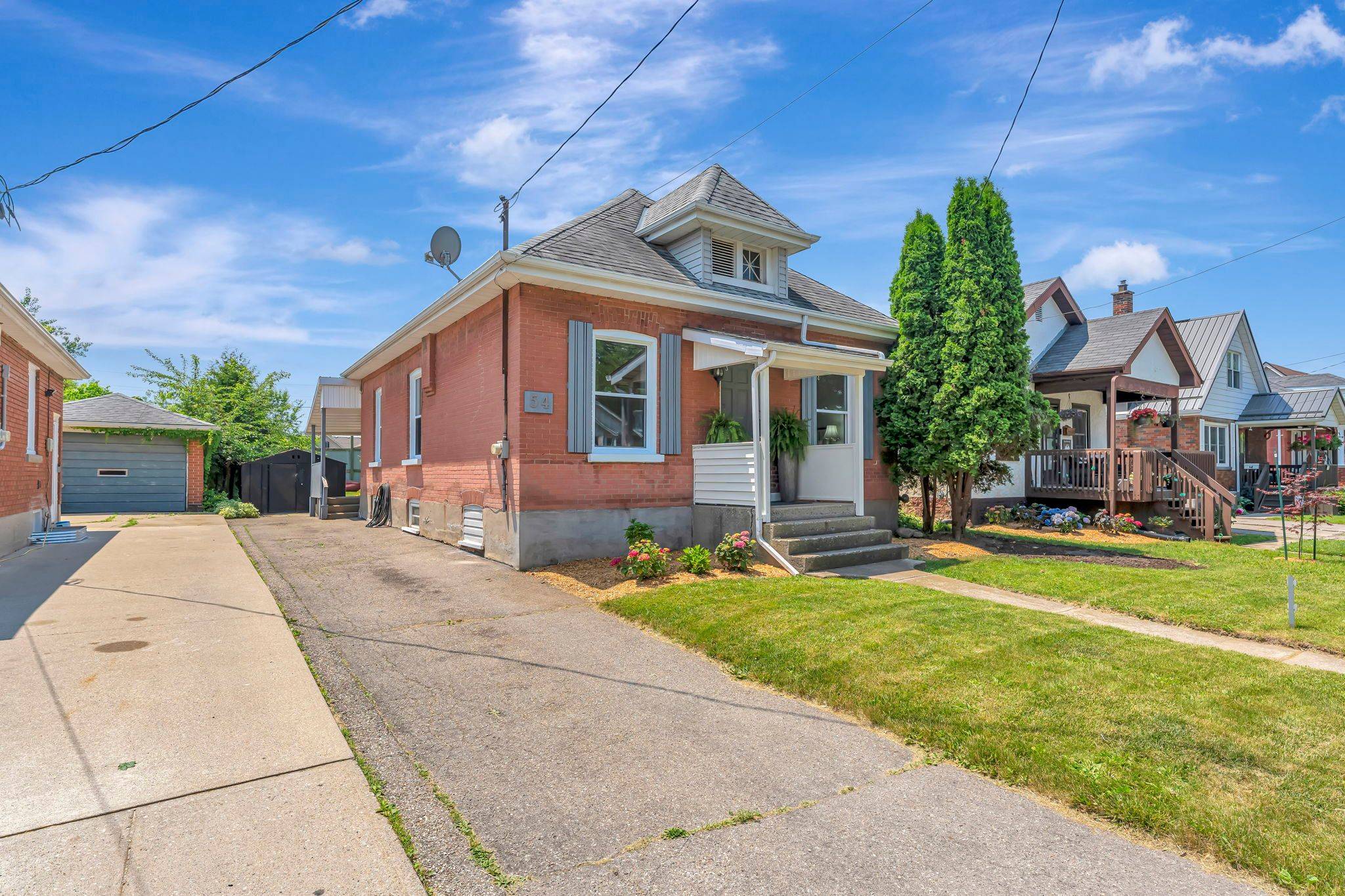 Brantford, ON N3T 4T7,54 Burwell ST