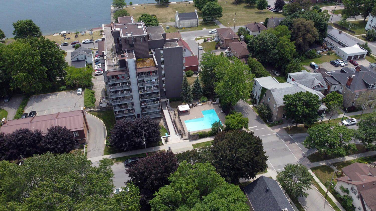 Brockville, ON K6V 1B8,109 King ST E #304