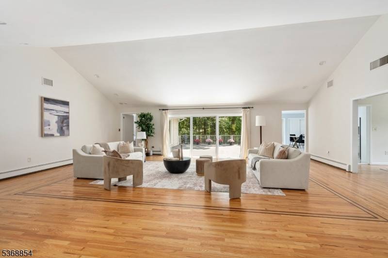 Millburn Twp., NJ 07078,131 Lawrence Dr
