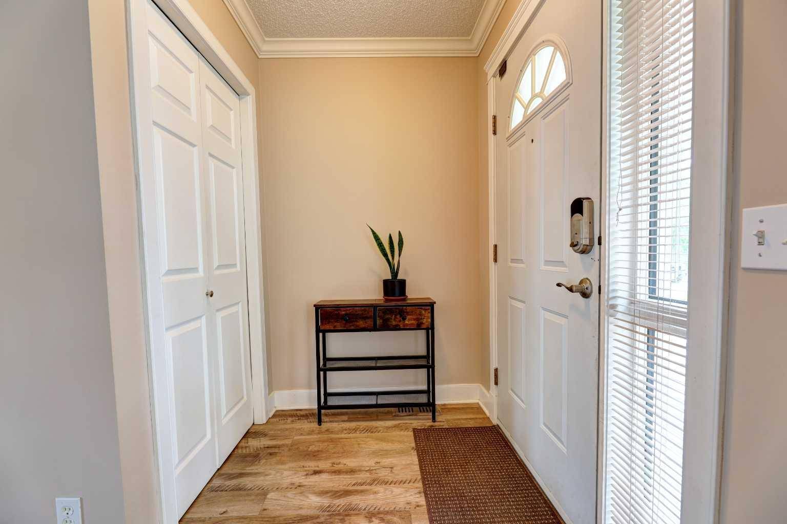 Calgary, AB T3E 7H4,384 Killarney Glen CT SW