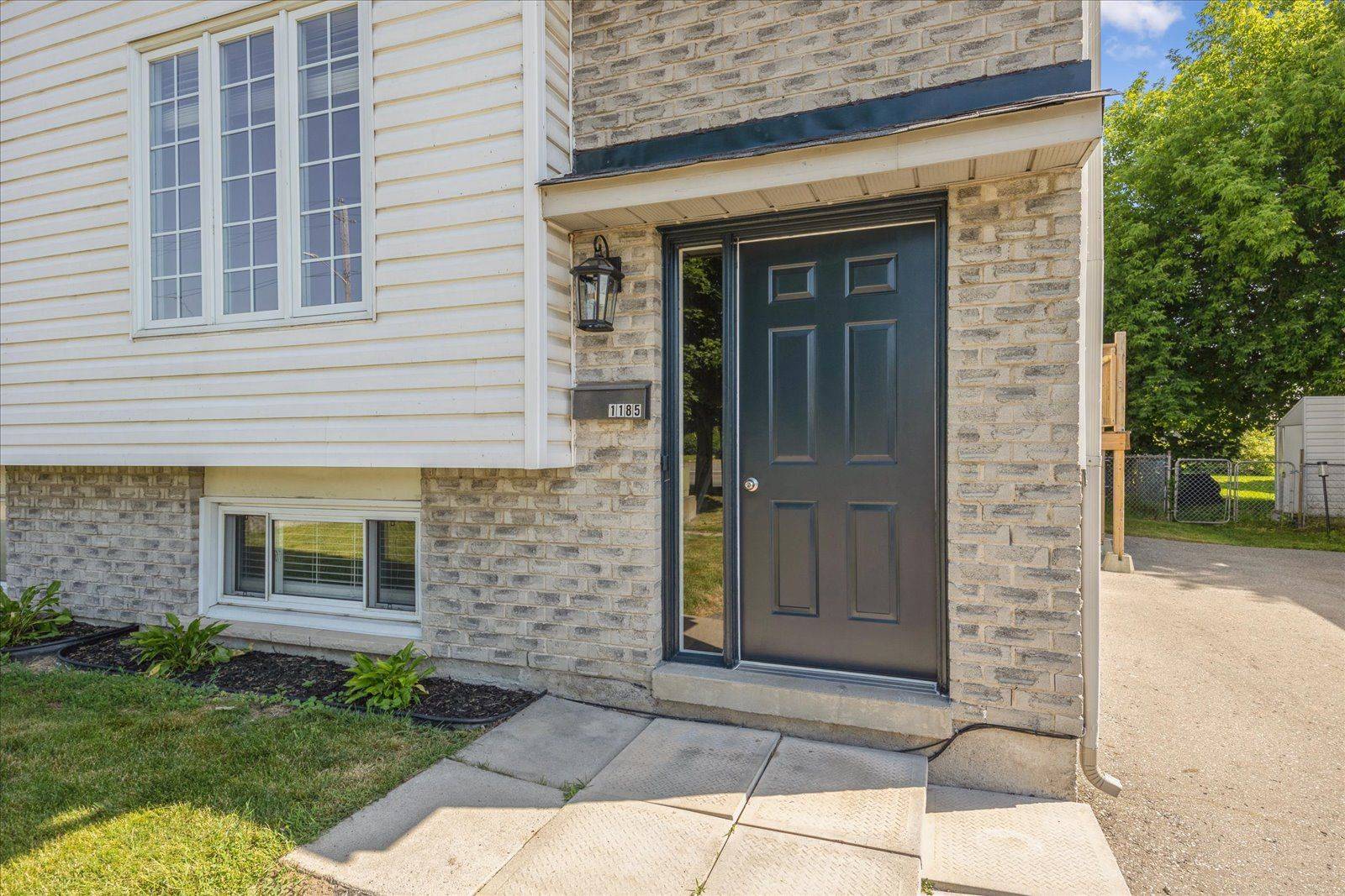 Oshawa, ON L1H 4M1,1185 Simcoe ST S