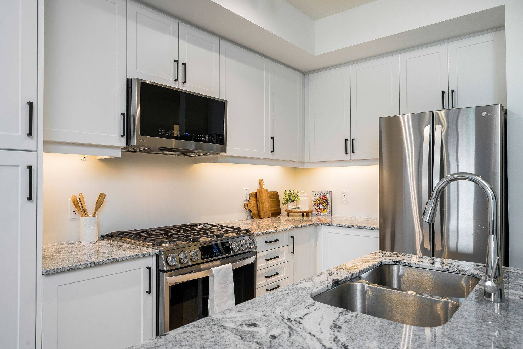 Collingwood, ON L9Y 1T3,17 Spooner CRES #208
