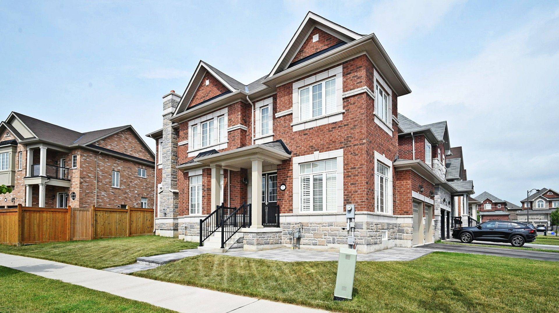 Halton Hills, ON L7G 0A5,77 Wildflower LN
