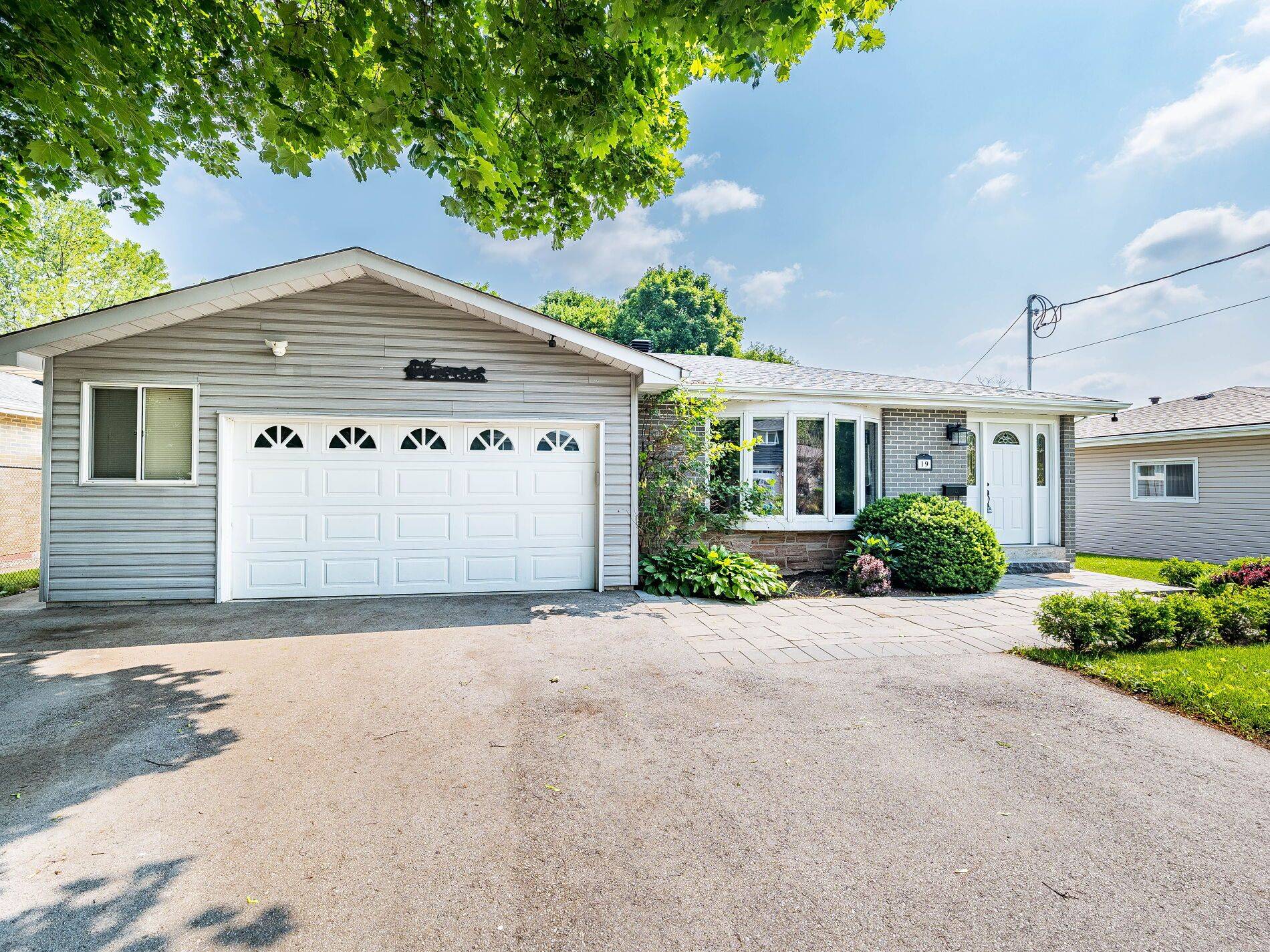 Halton Hills, ON L7G 2S5,19 Joycelyn CRES
