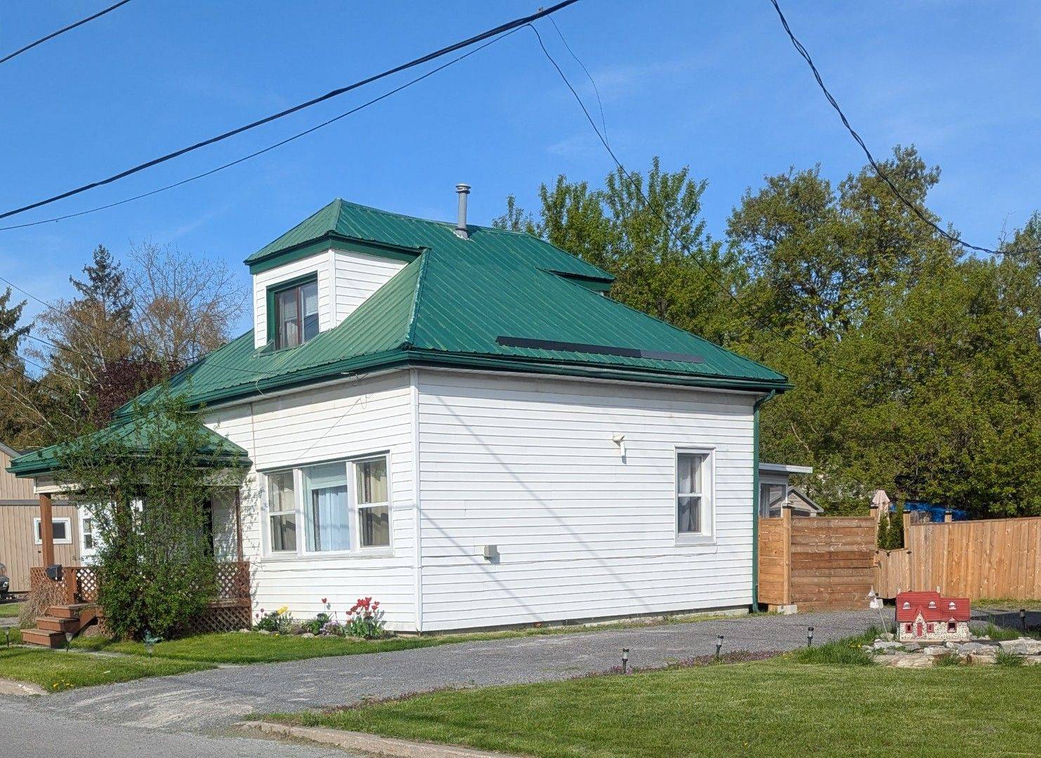 Quinte West, ON K8V 1W5,17 Meyers ST