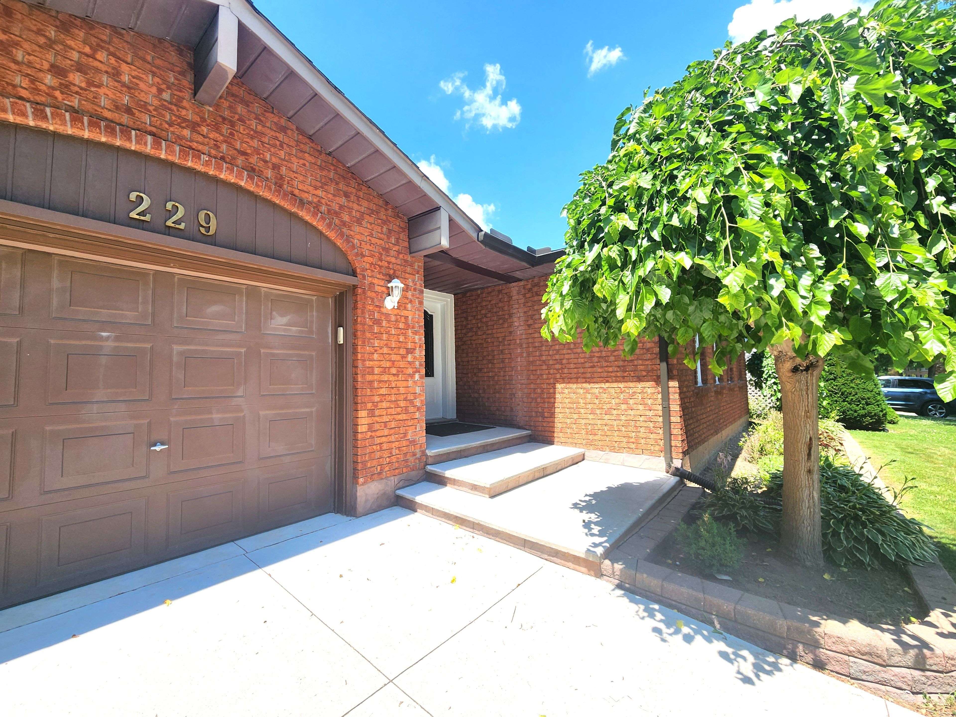 Hamilton, ON L8J 1T6,229 Athenia DR
