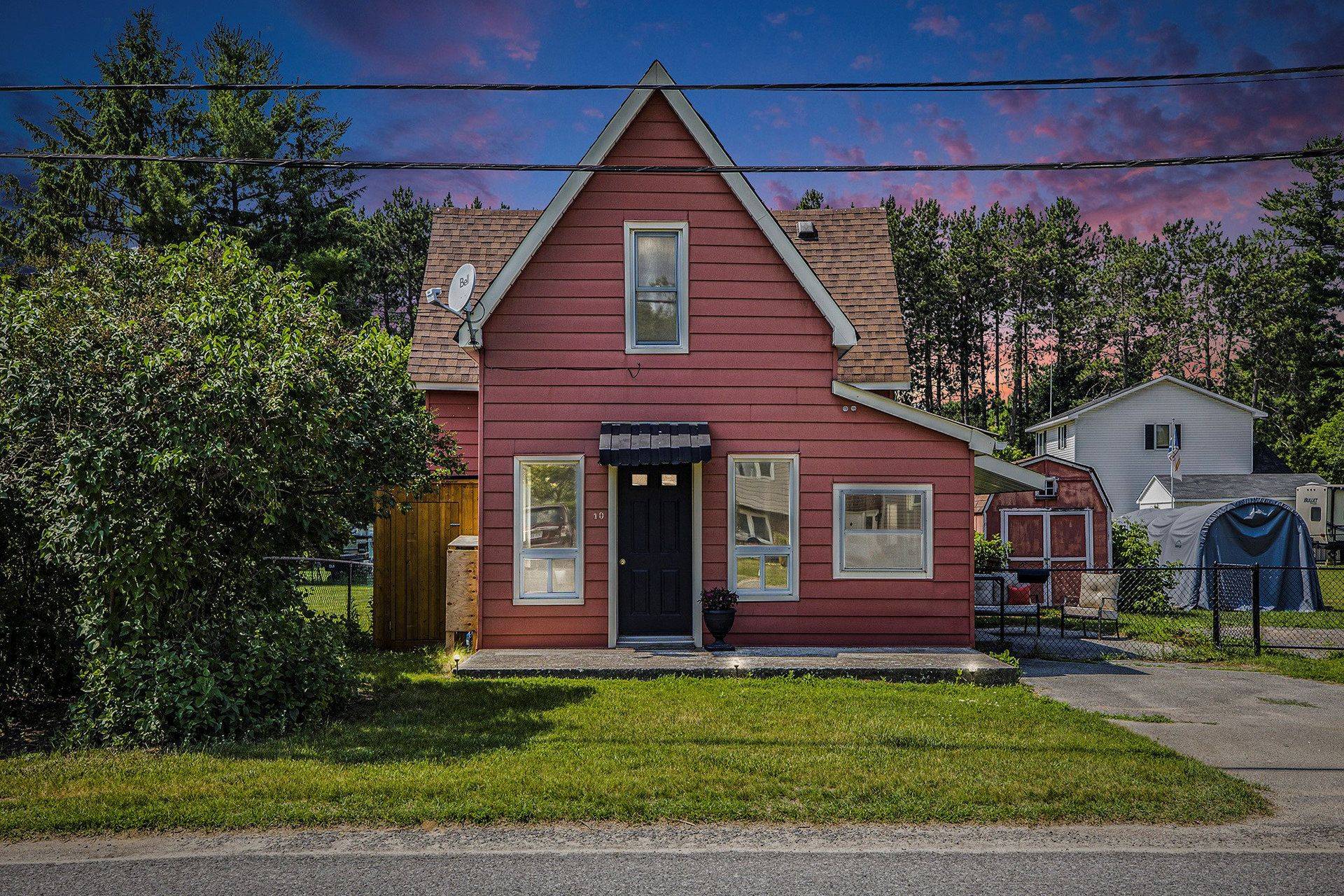Mcnab/braeside, ON K7S 3G2,10 Neilson ST
