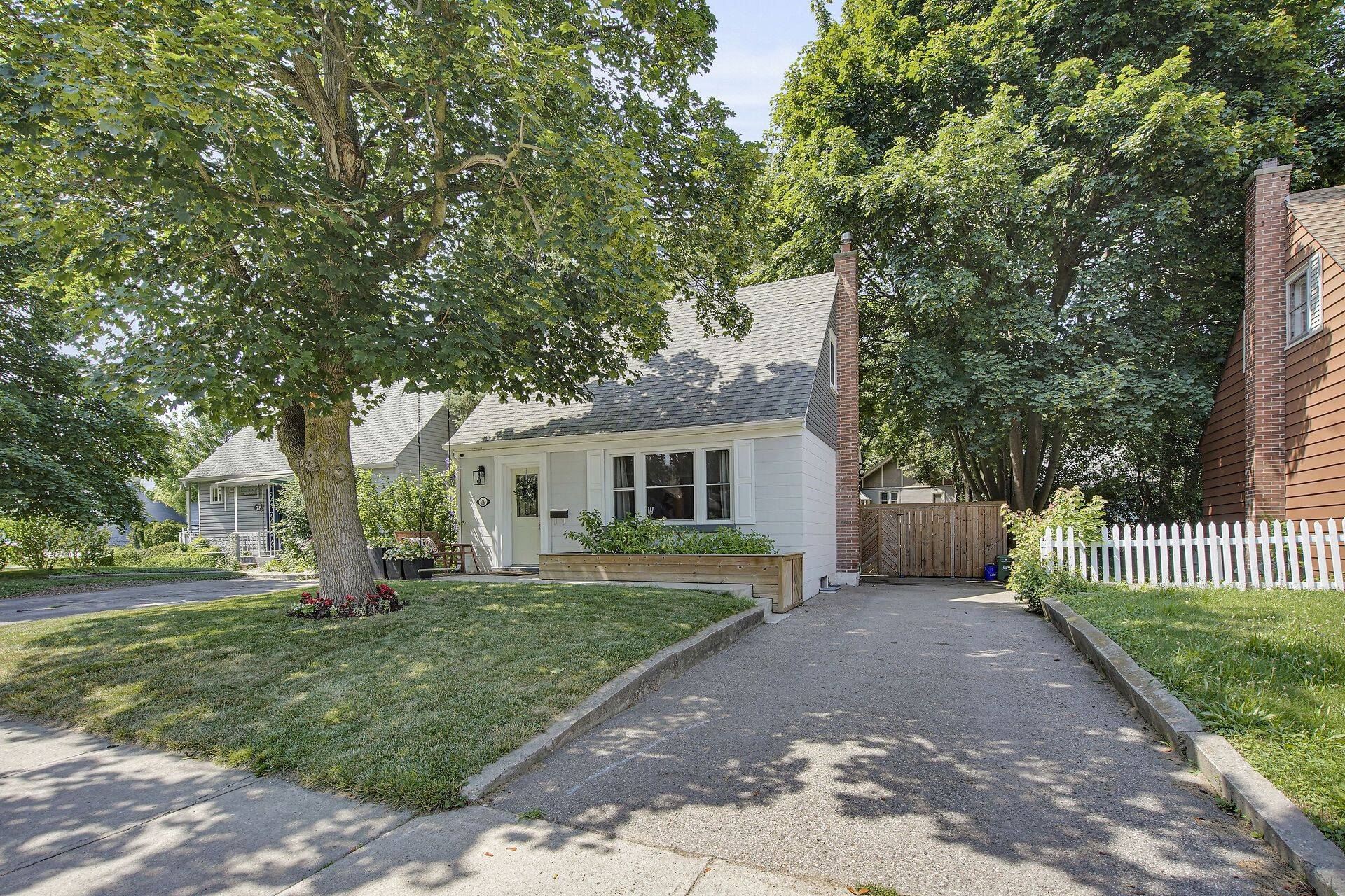 London East, ON N5Y 2B8,76 Apeldoorn CRES